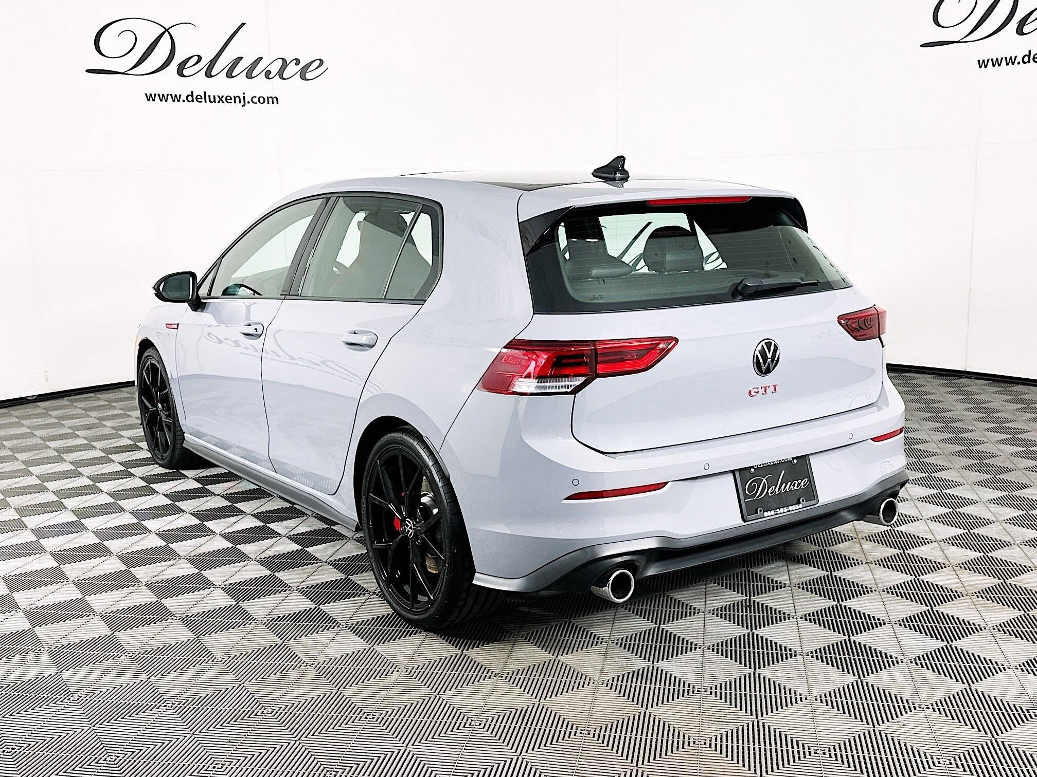 2024 Volkswagen Golf GTI 380 SE photo 4