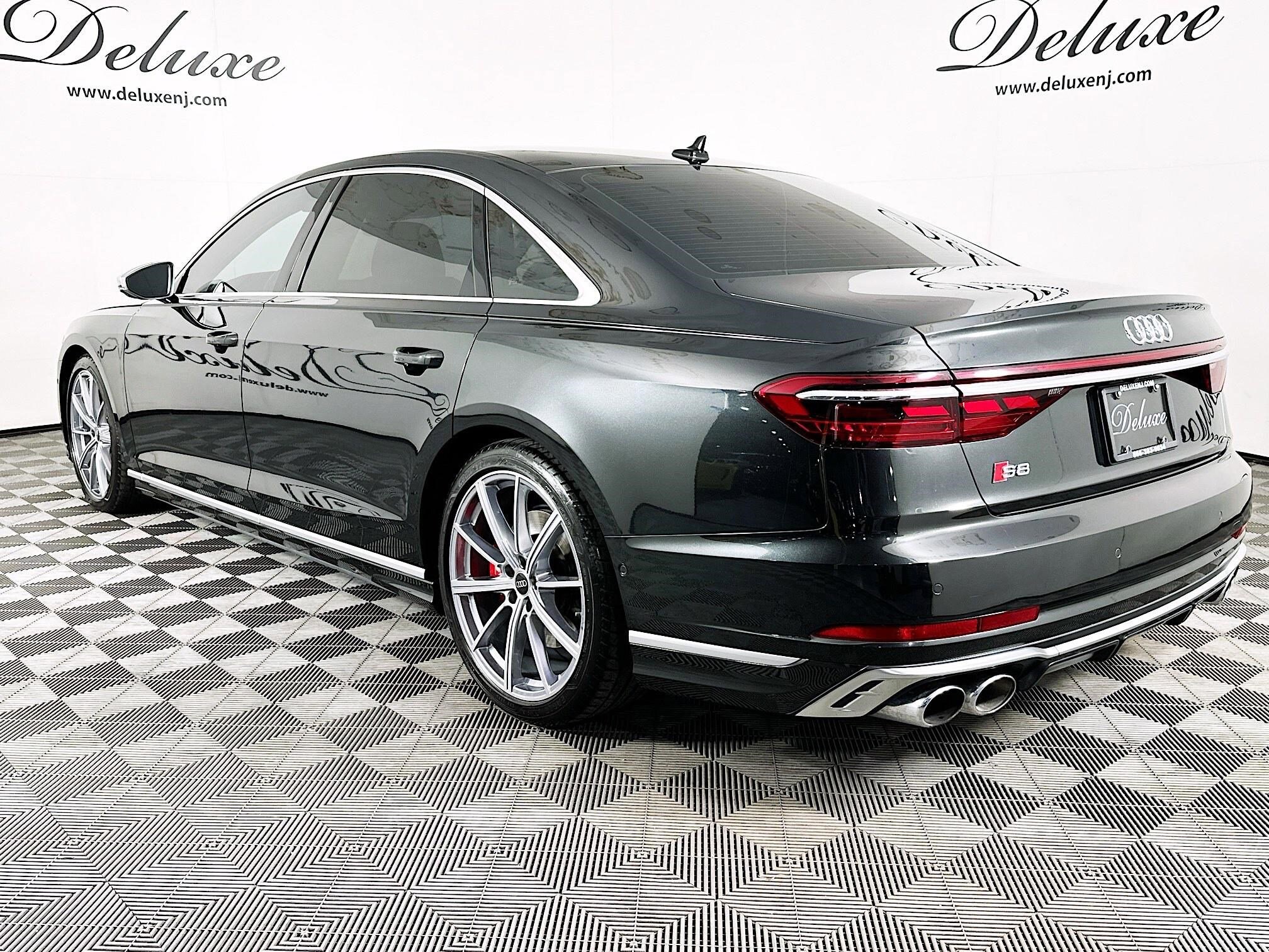 2022 Audi S8 Quattro photo 4