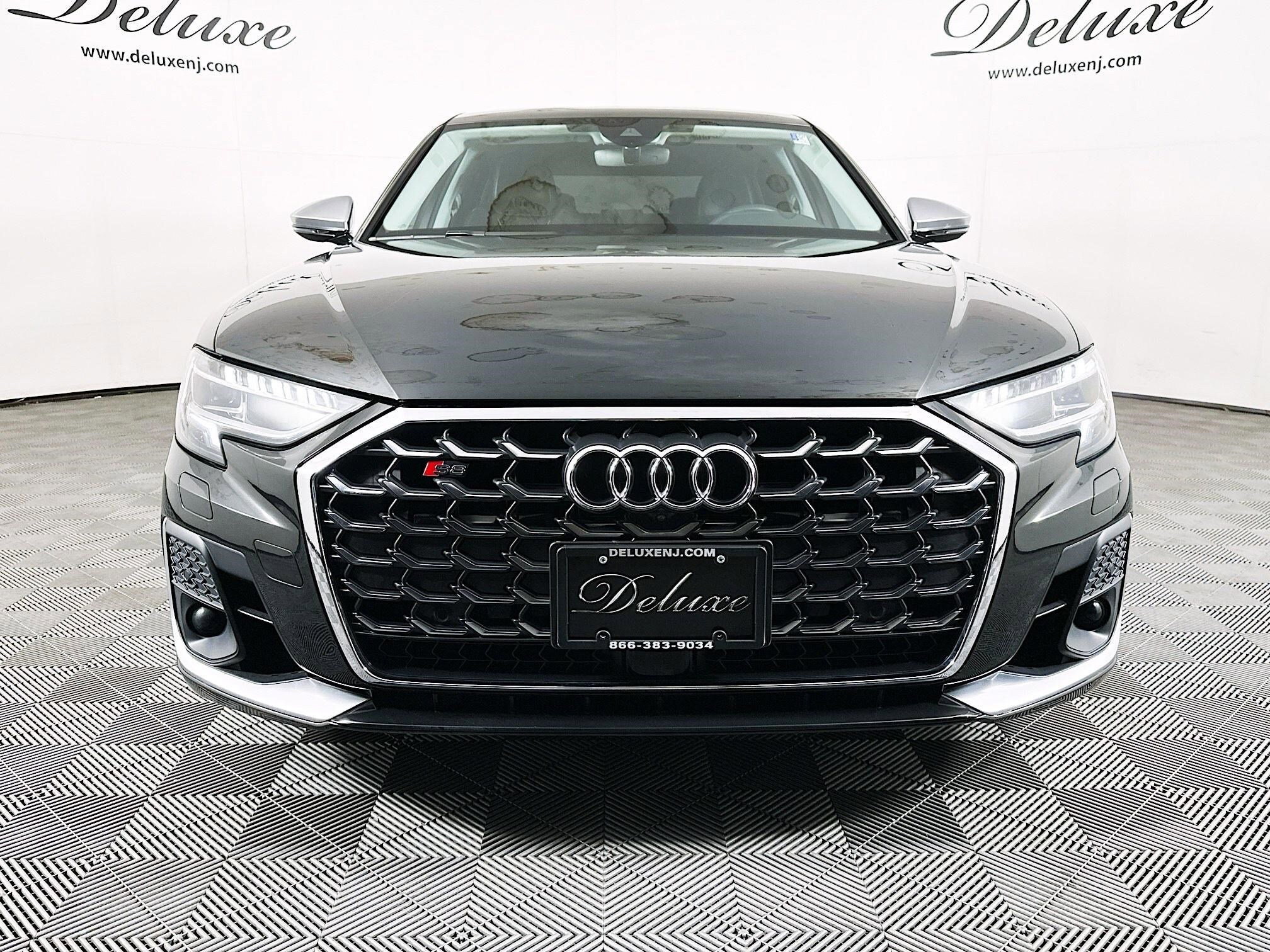 2022 Audi S8 Quattro photo 2