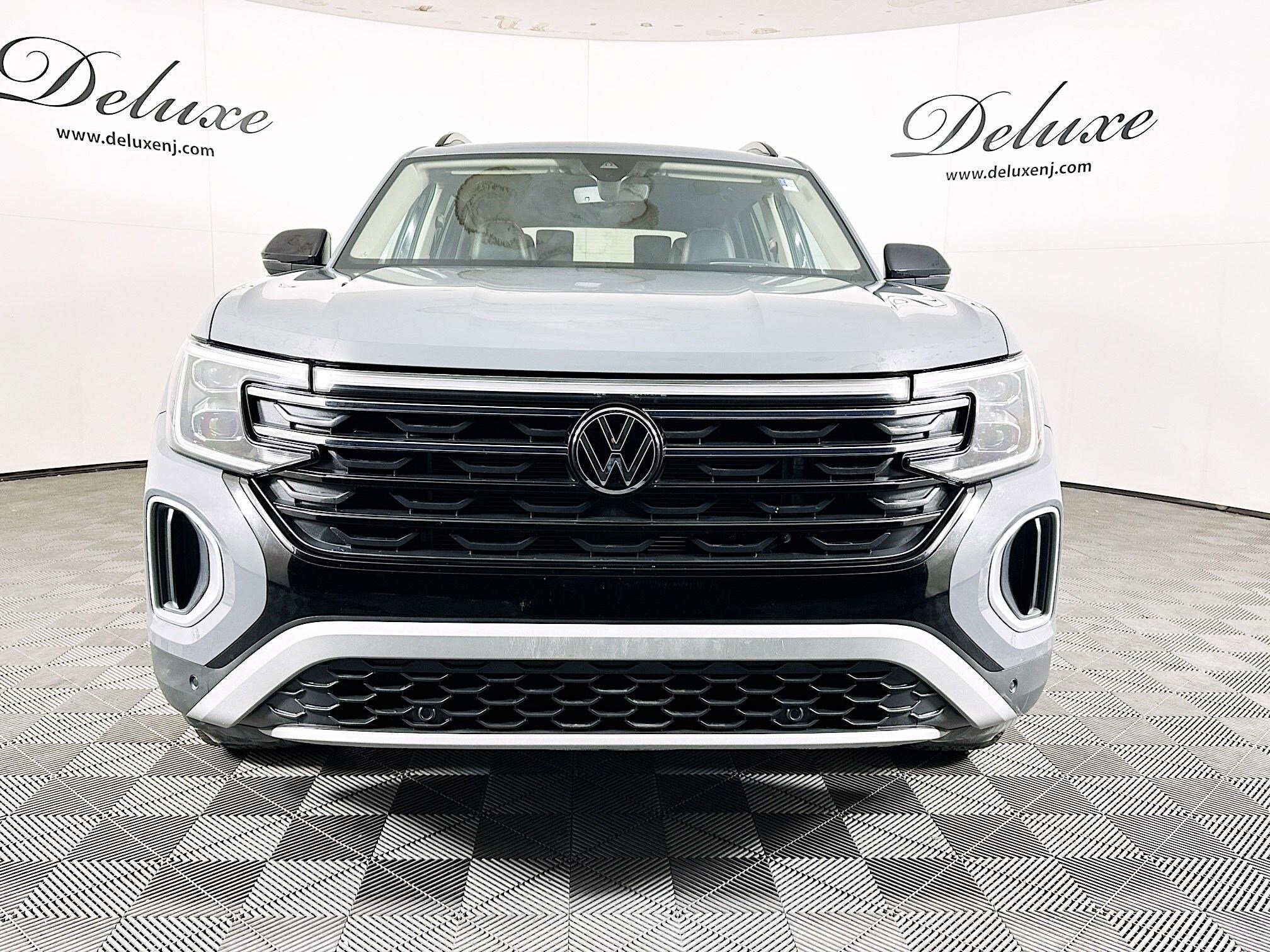 2024 Volkswagen Atlas Peak Edition SEL photo 2
