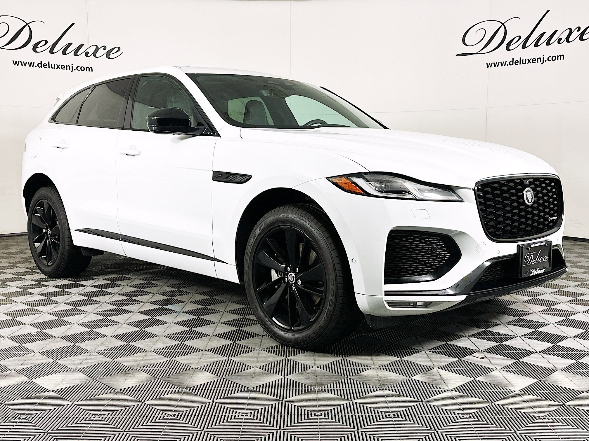 2024 Jaguar F-PACE R-Dynamic S's photo