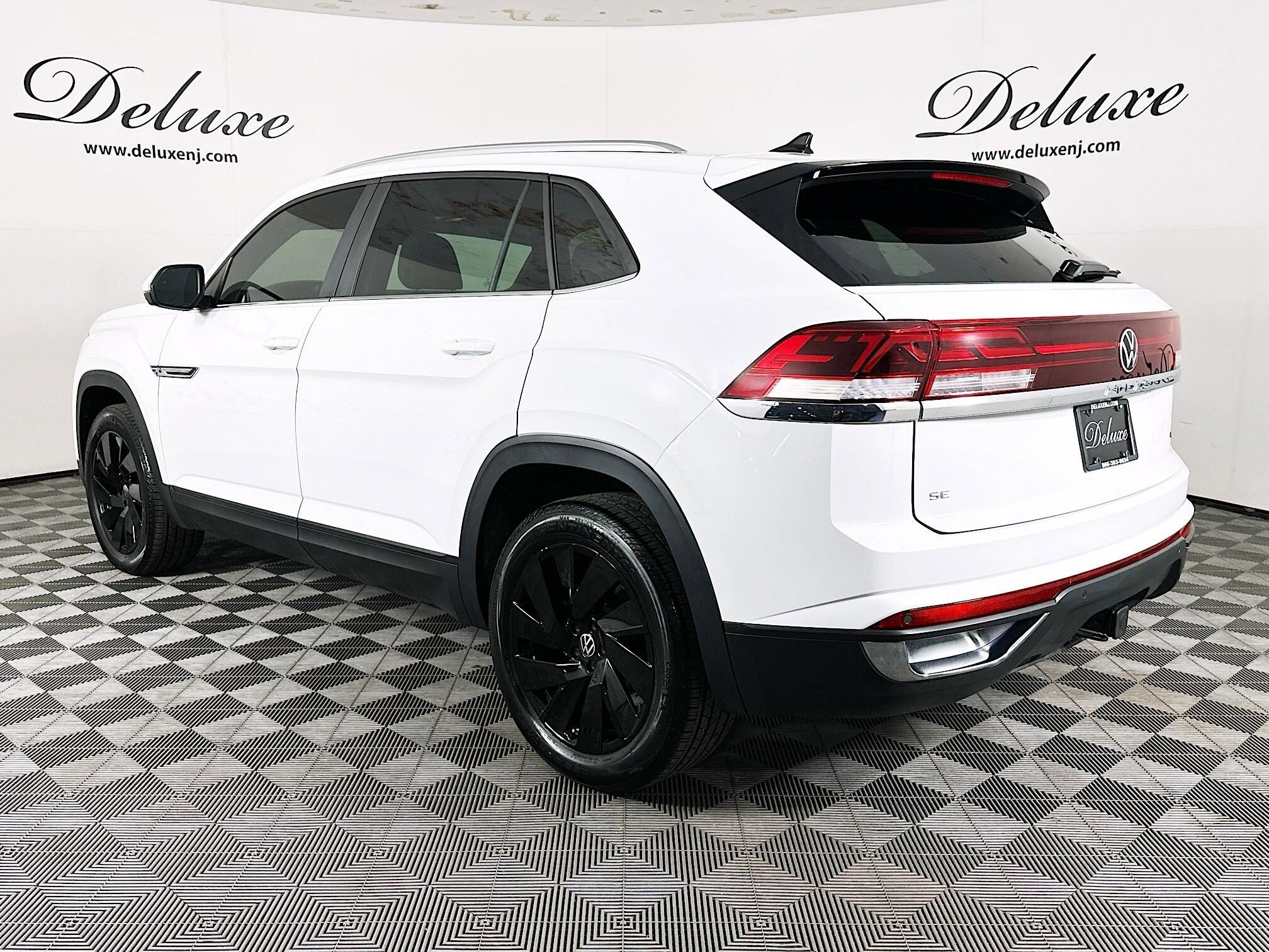 2024 Volkswagen Atlas Cross Sport SE Technology photo 2