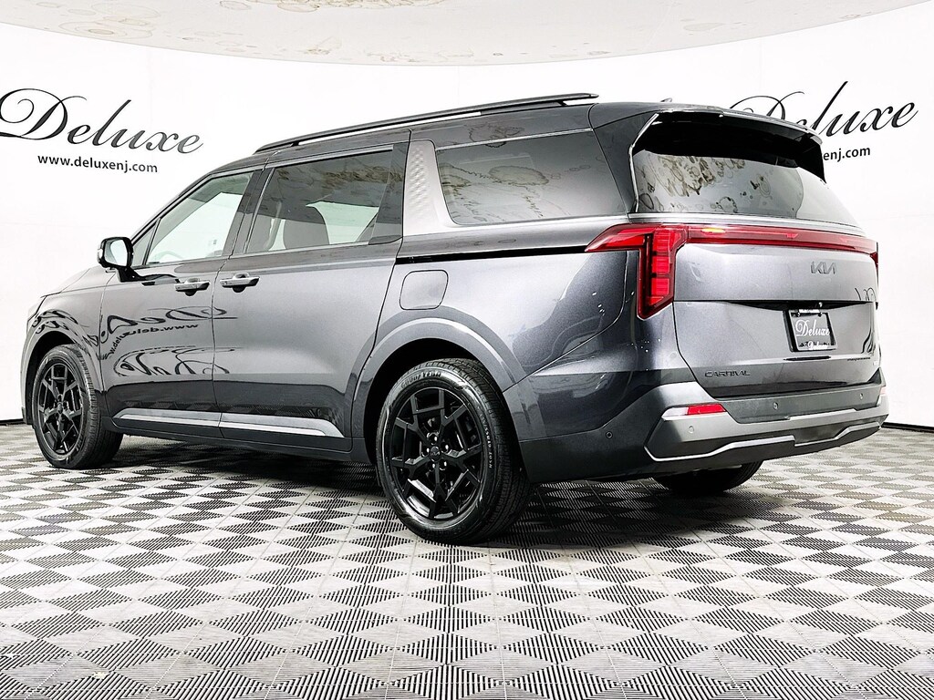 Used 2025 Kia Carnival Hybrid SX Dark Edition 3-ROW SEAT Mini-Van,