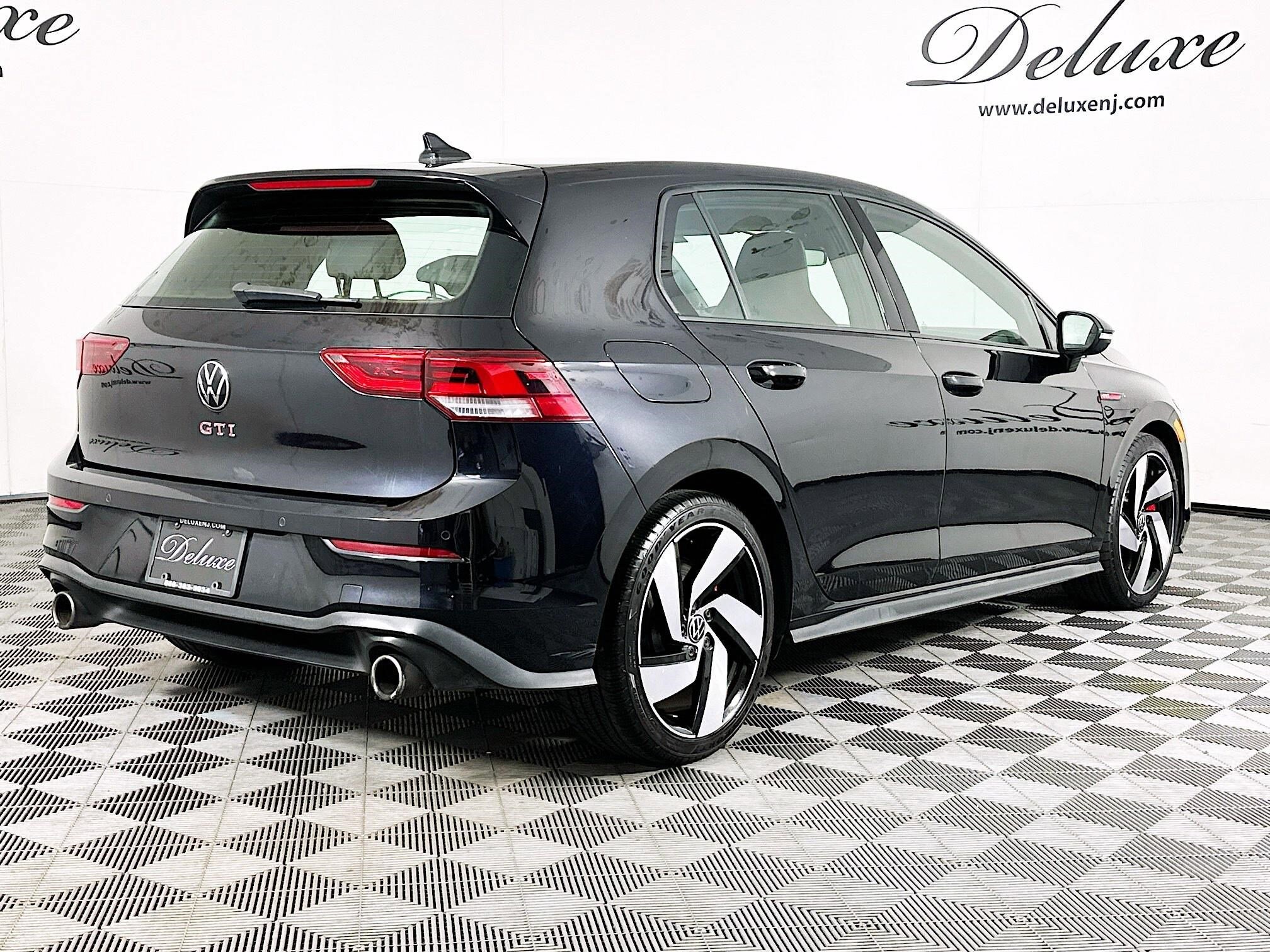 2023 Volkswagen Golf GTI TSI photo 3