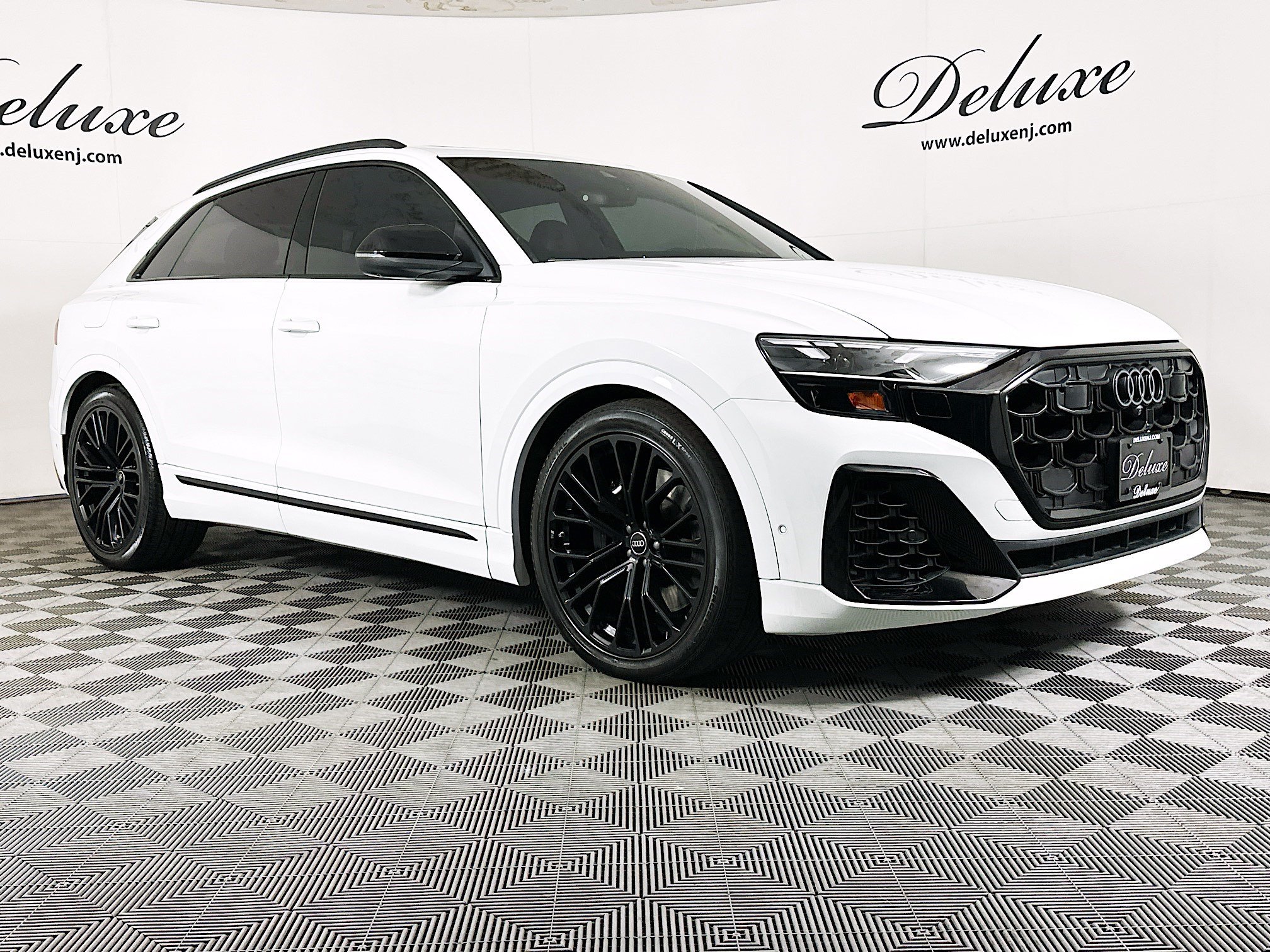 2024 Audi SQ8 Premium Plus's photo