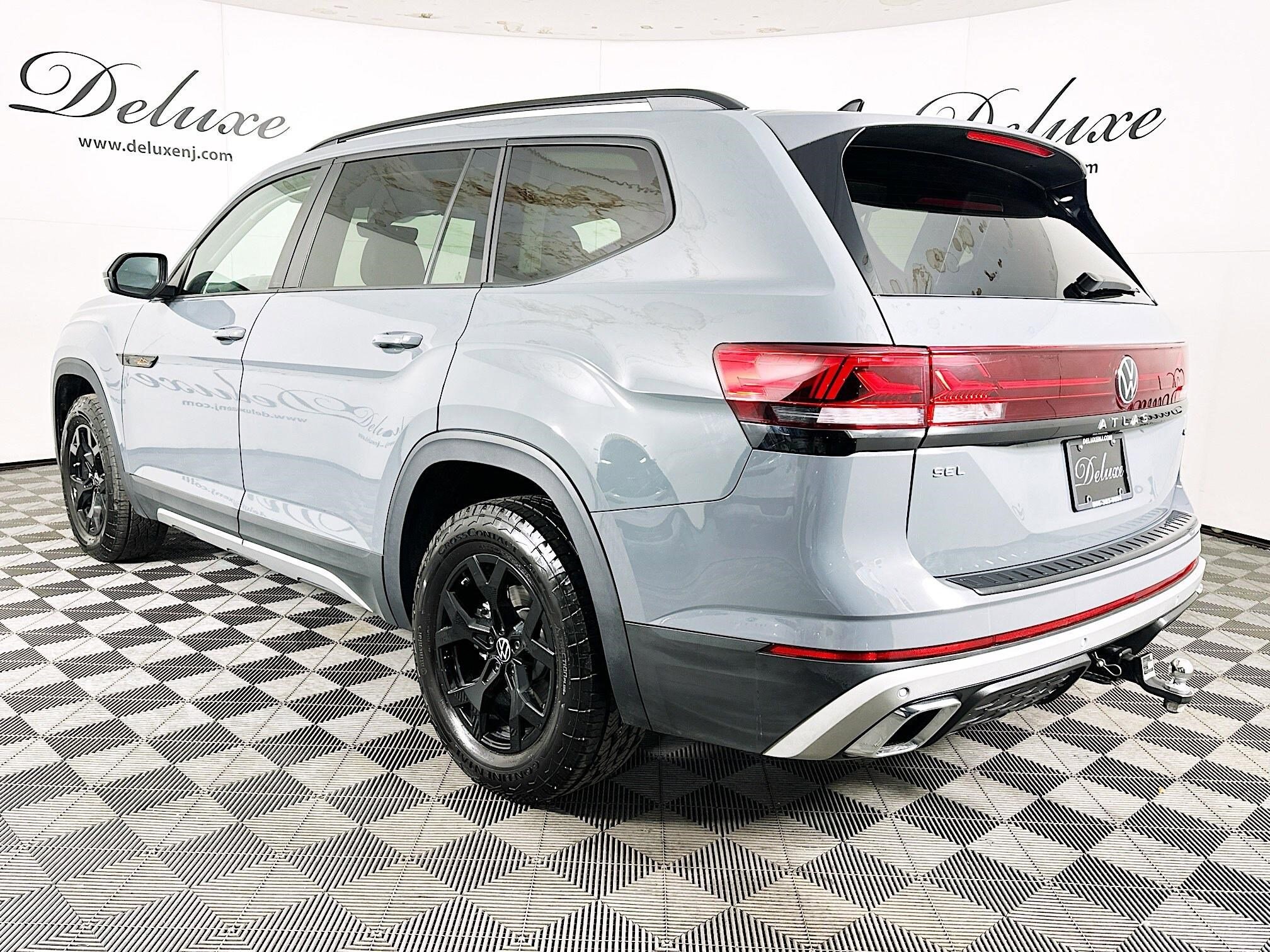 2024 Volkswagen Atlas Peak Edition SEL photo 4