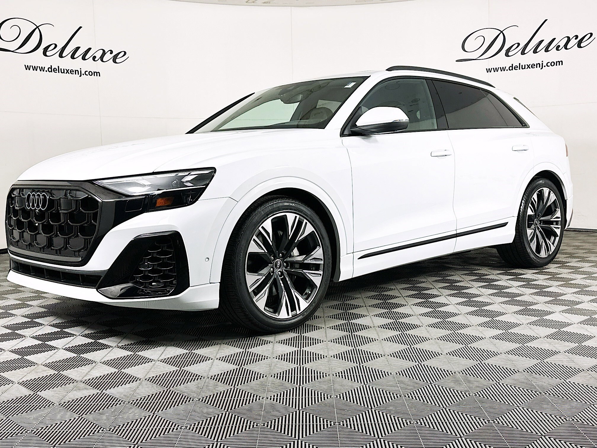 2024 Audi Q8 55 Prestige line photo 3