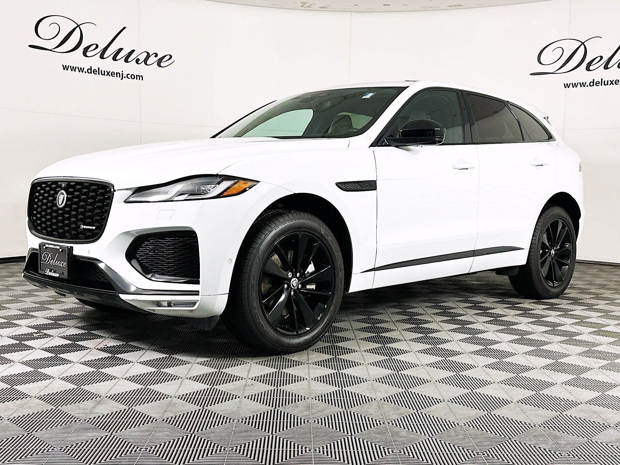 2024 Jaguar F-PACE R-Dynamic S P250 photo 2
