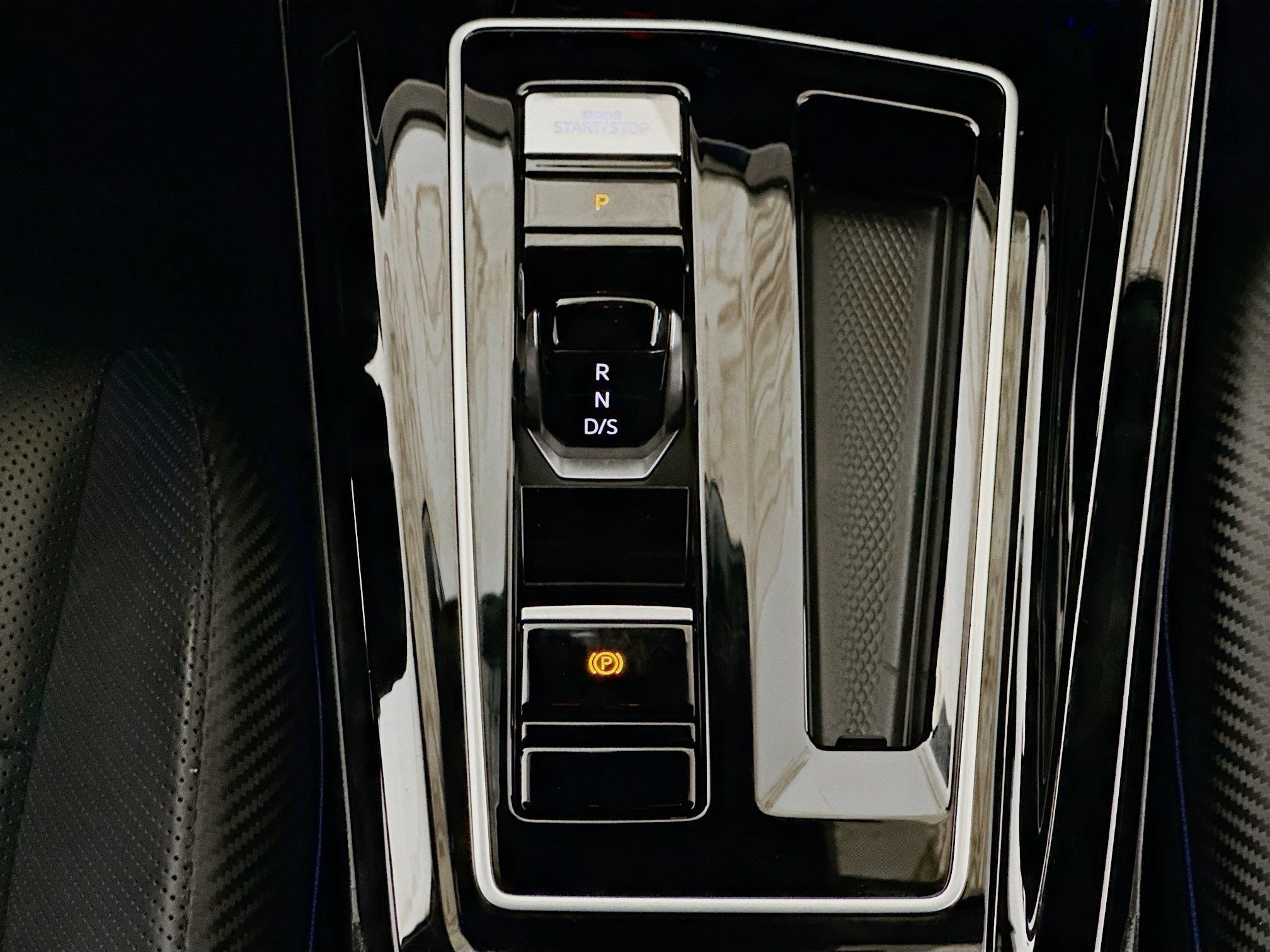 2023 Volkswagen Golf R 13