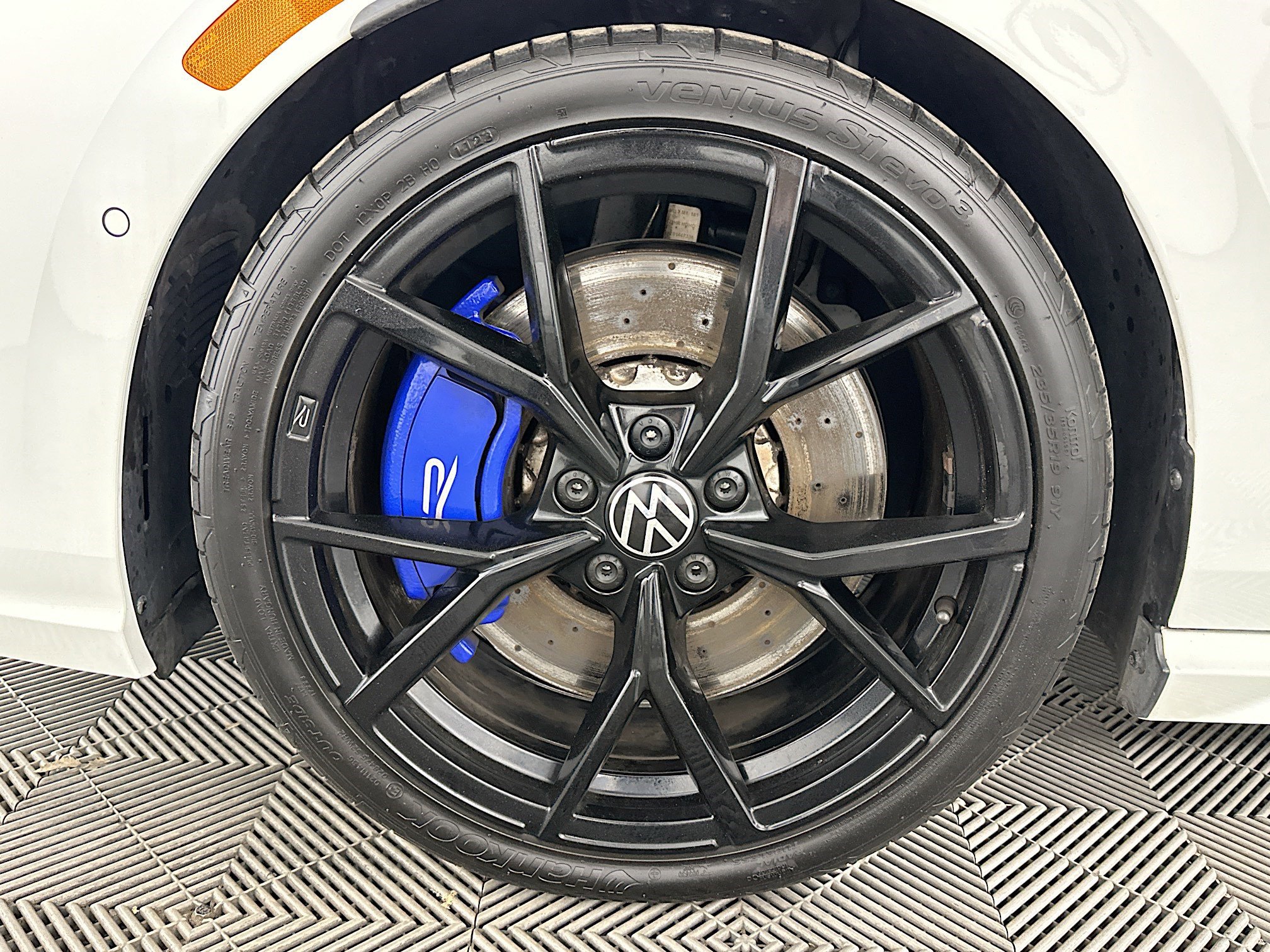 2023 Volkswagen Golf R 34