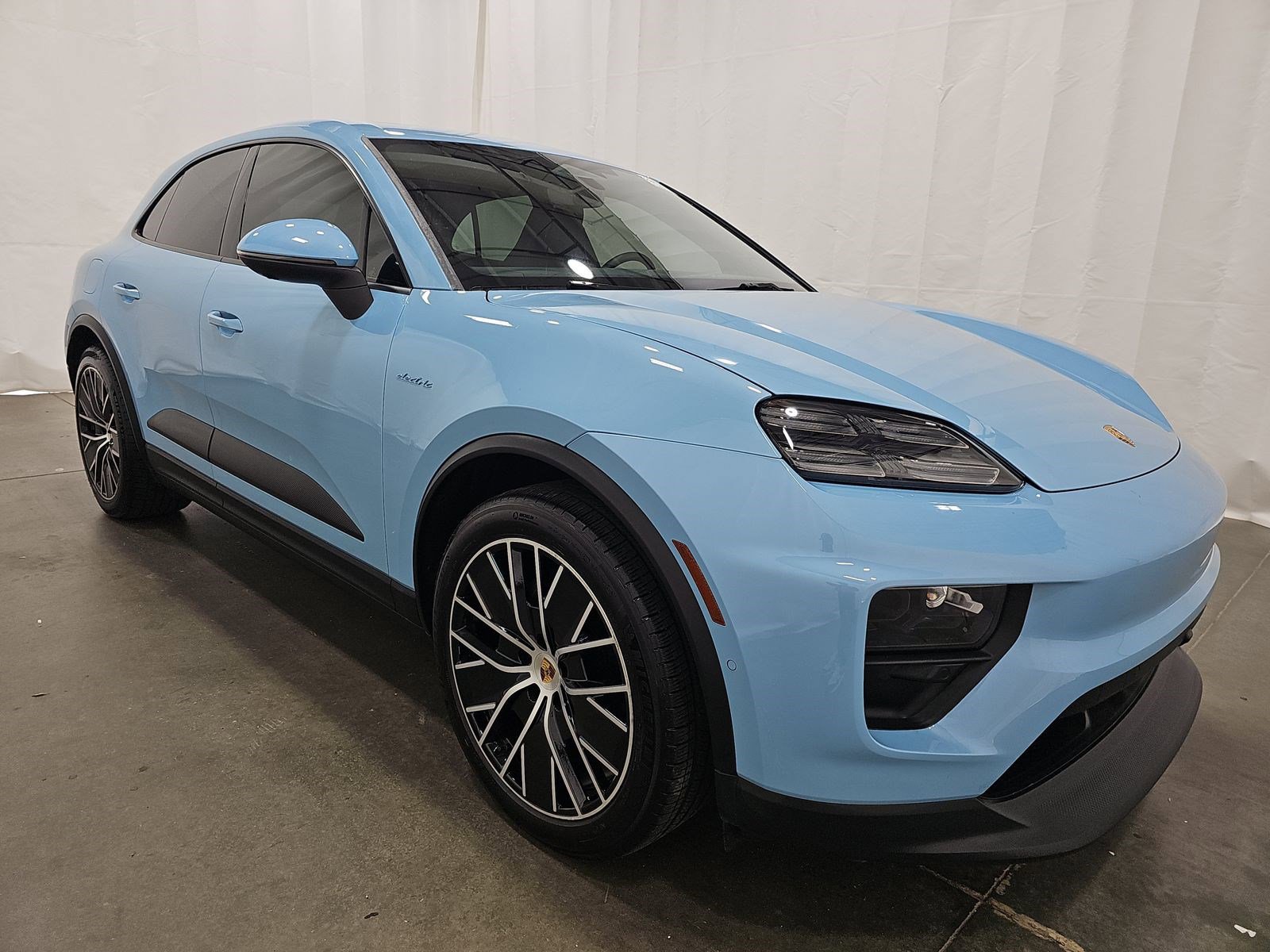 2024 Porsche Macan Macan 4 Electric's photo
