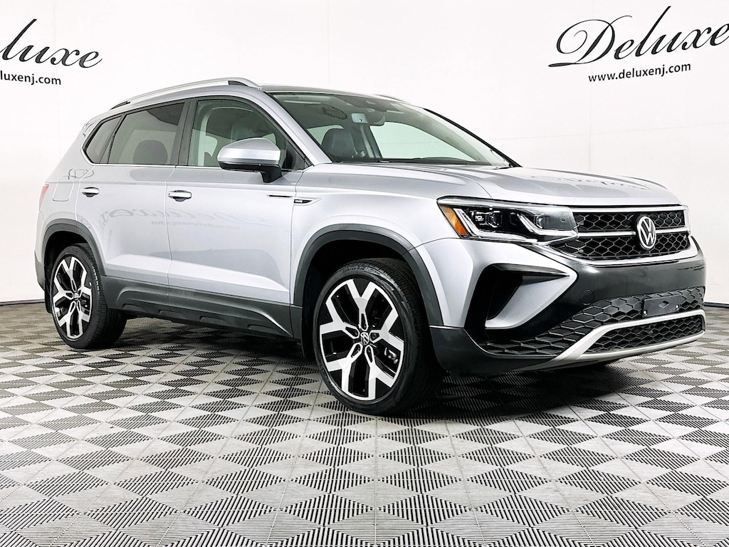 Used 2022 Volkswagen Taos SEL 4MOTION SUV,