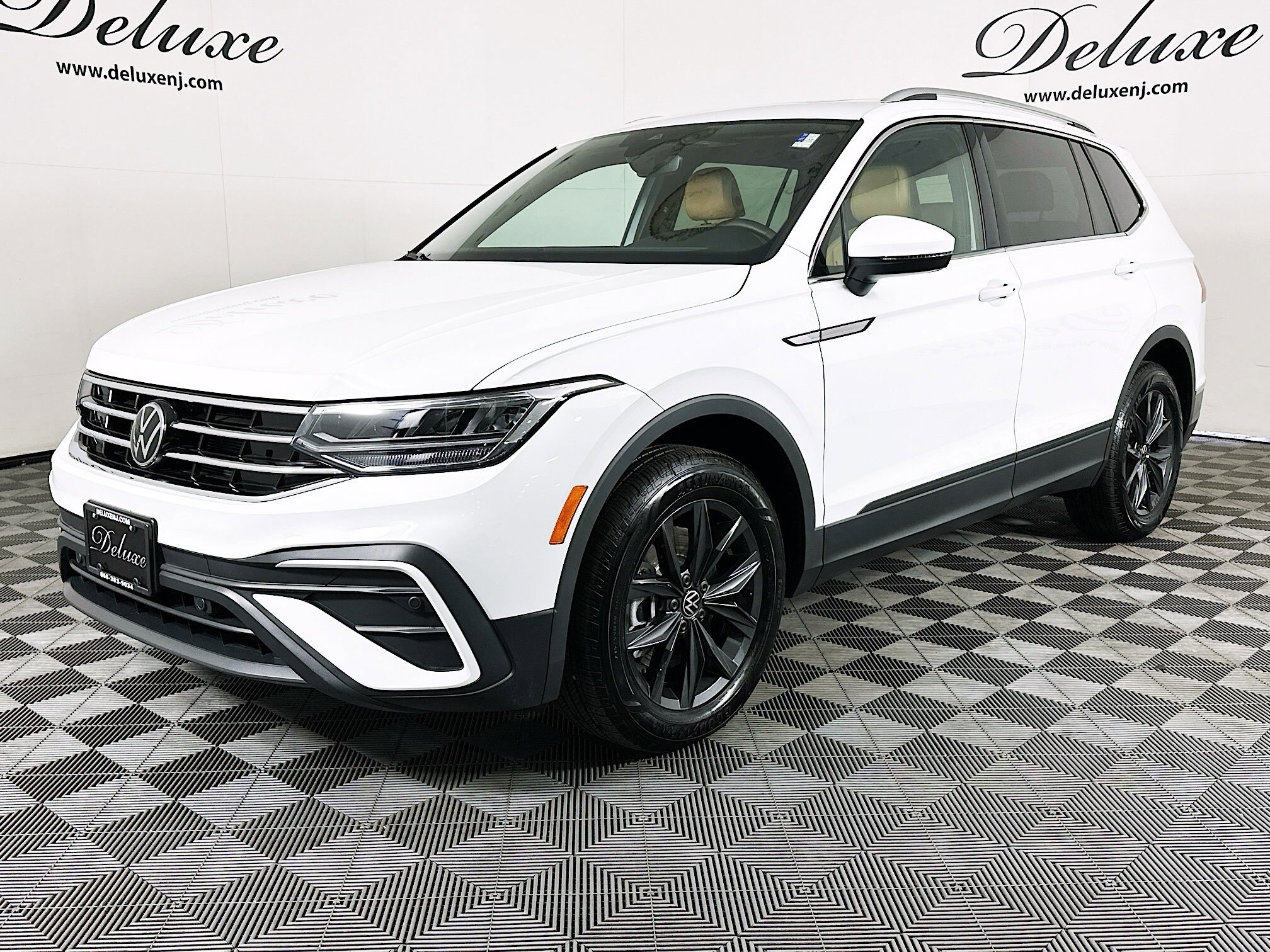 2024 Volkswagen Tiguan SE Wolfsburg Edition photo 3