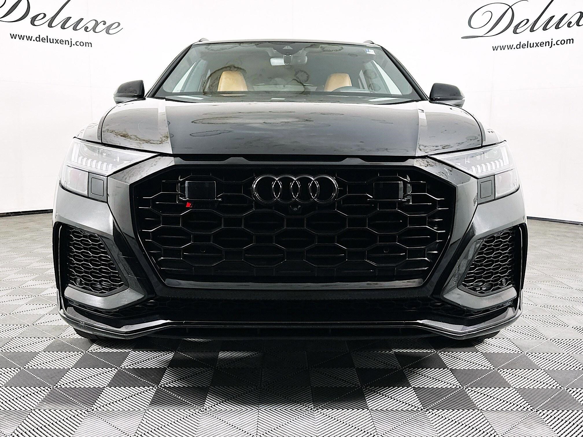 2023 Audi RS Q8 photo 2