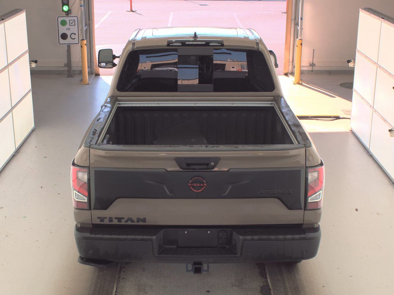 2024 Nissan Titan PRO-4X photo 3