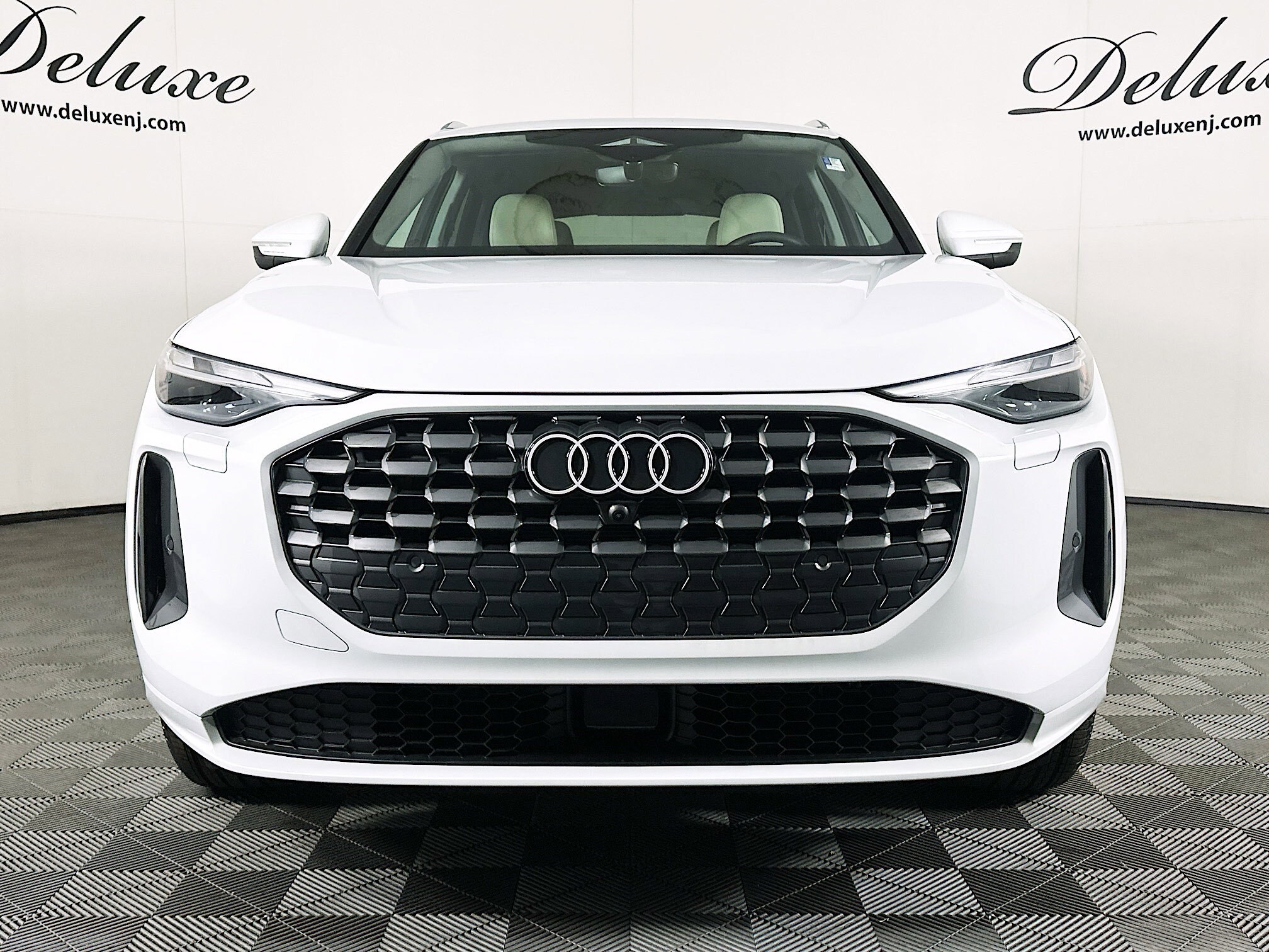 2025 Audi Q5 TFSI Premium photo 2