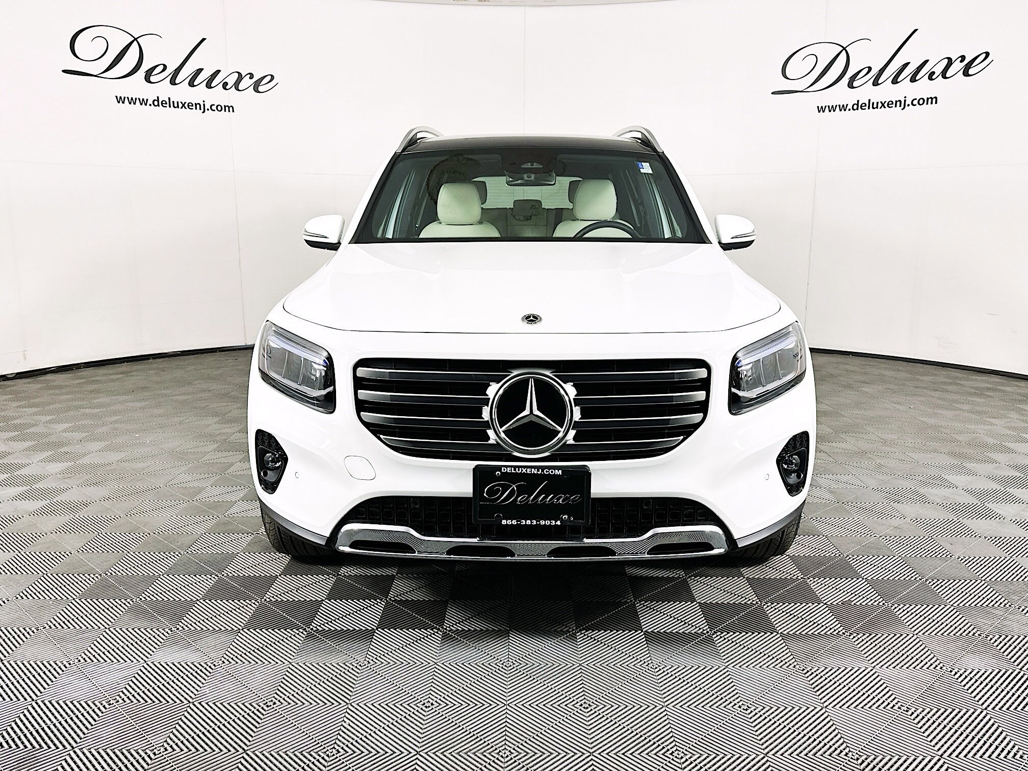 2024 Mercedes Benz GLB 250 4MATIC photo 2