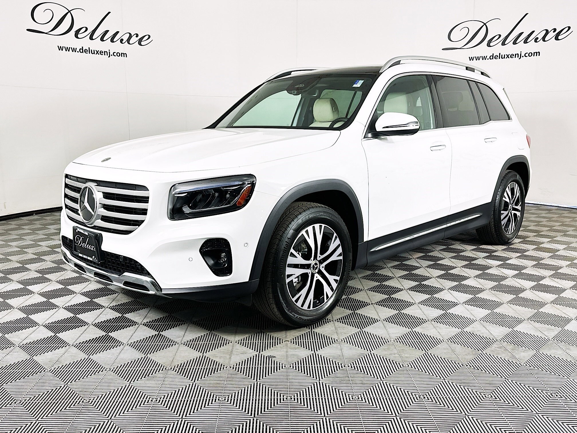 2024 Mercedes Benz GLB 250 4MATIC photo 3