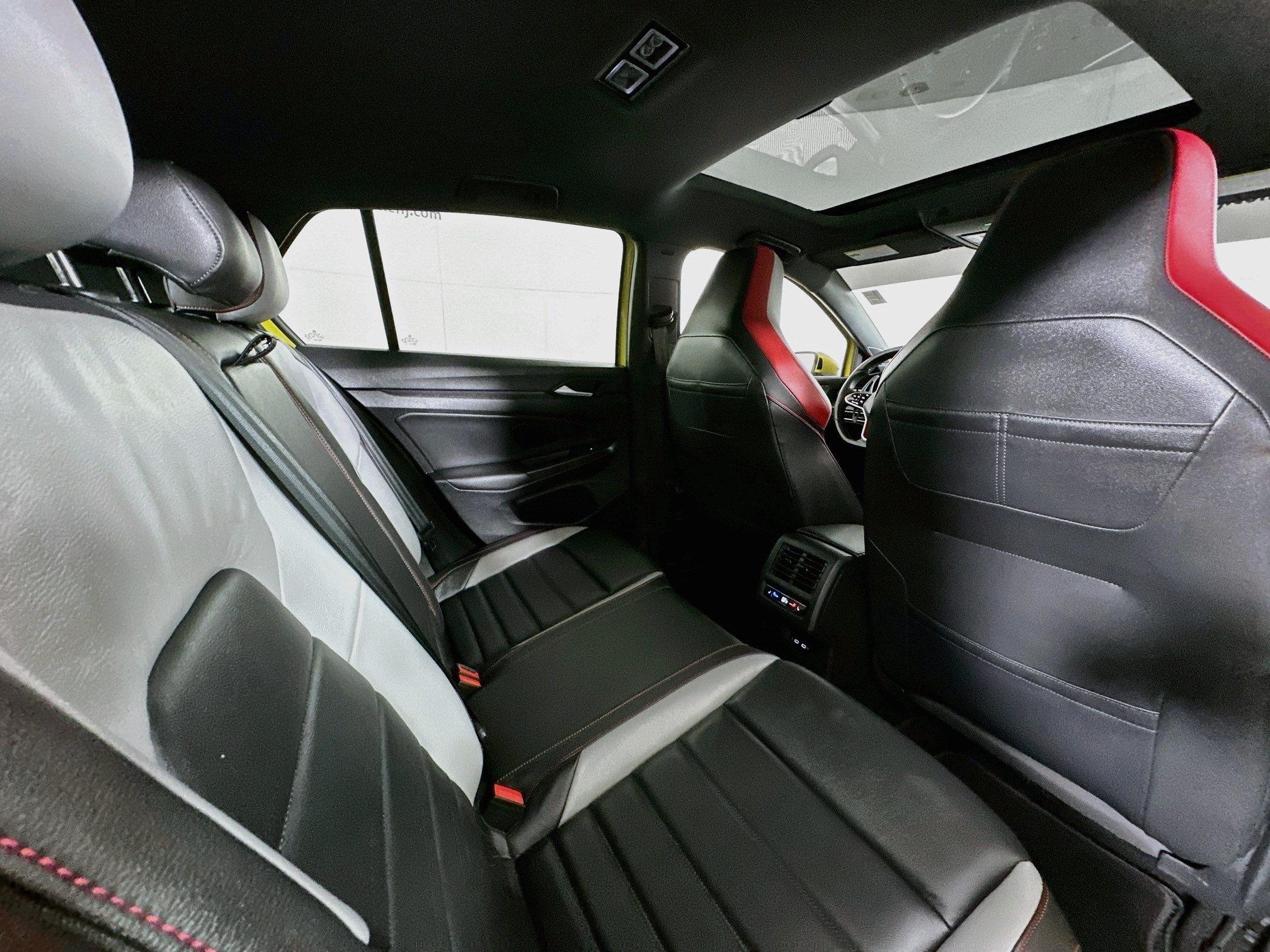 2022 Volkswagen Golf GTI 26