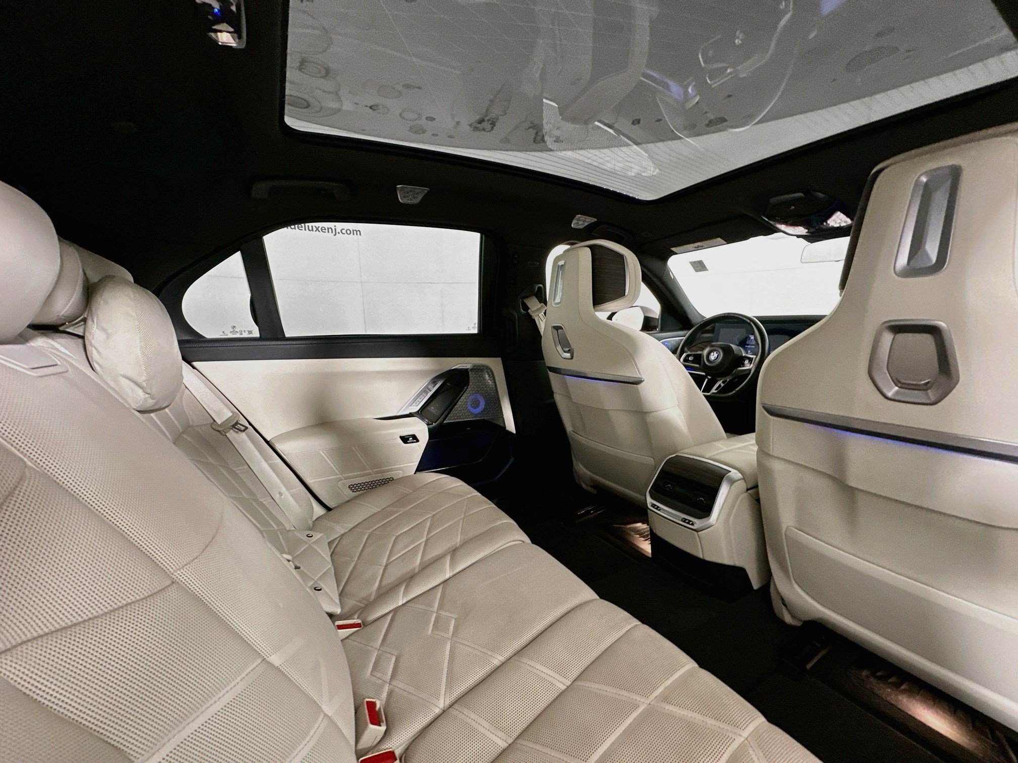 2023 BMW i7 28