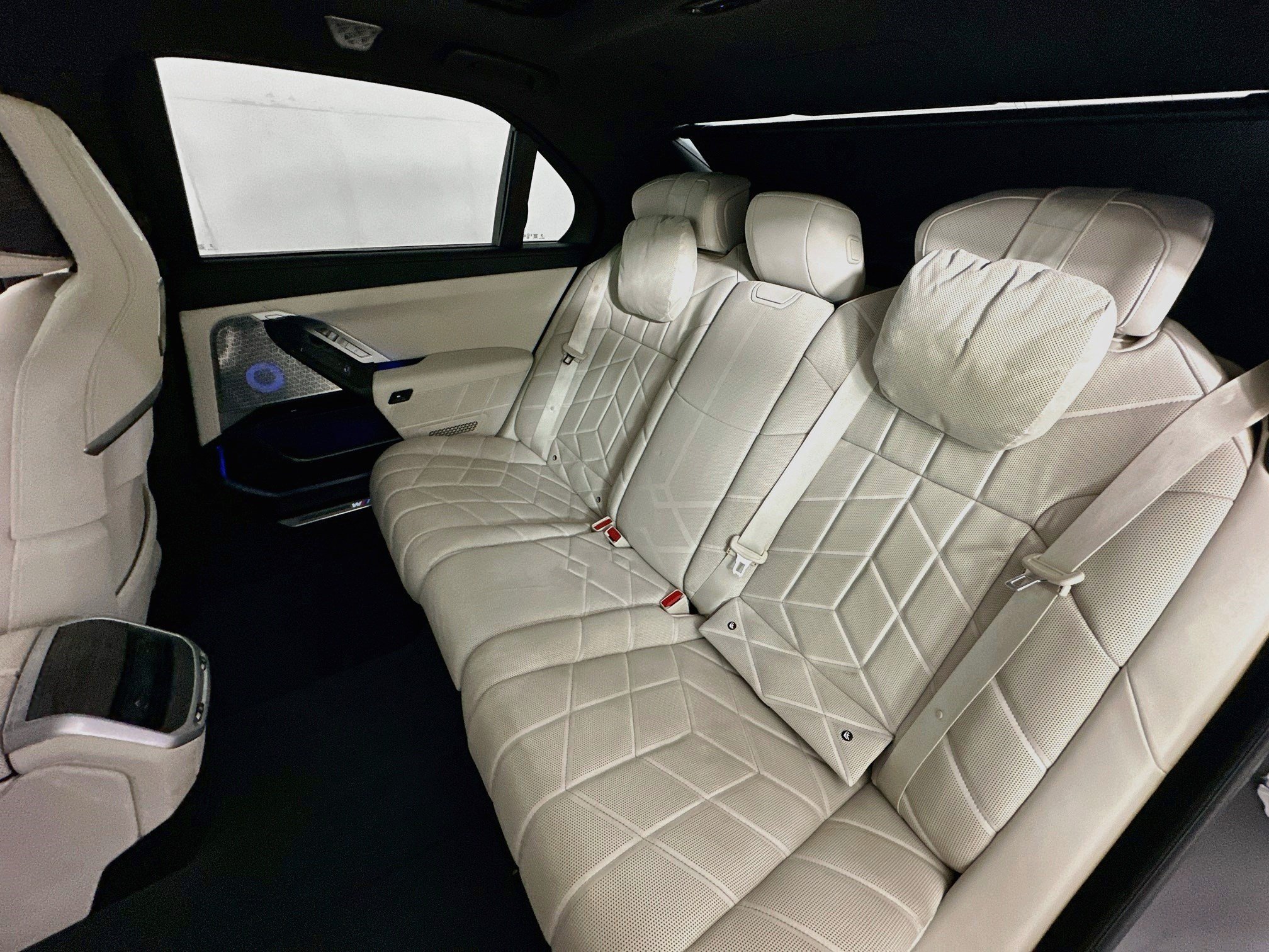 2023 BMW i7 22