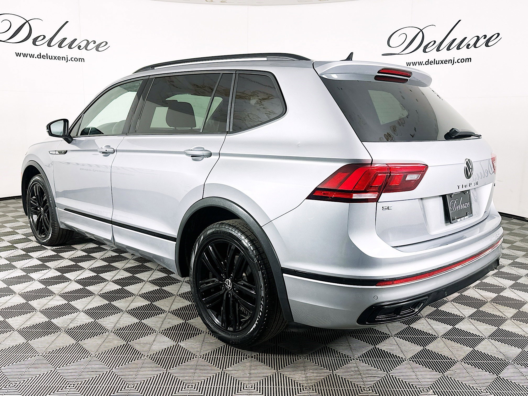 2022 Volkswagen Tiguan SE R-Line Black photo 4