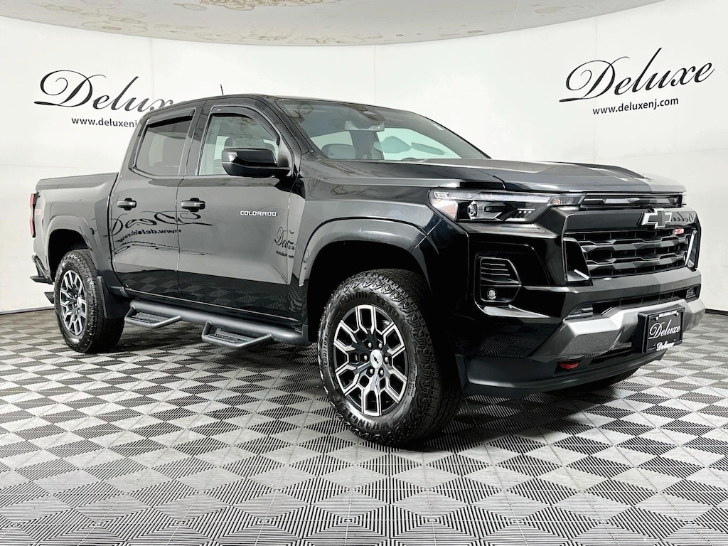 Used 2023 Chevrolet Colorado Z71 4WD Crew-Cab Pickup-Truck,