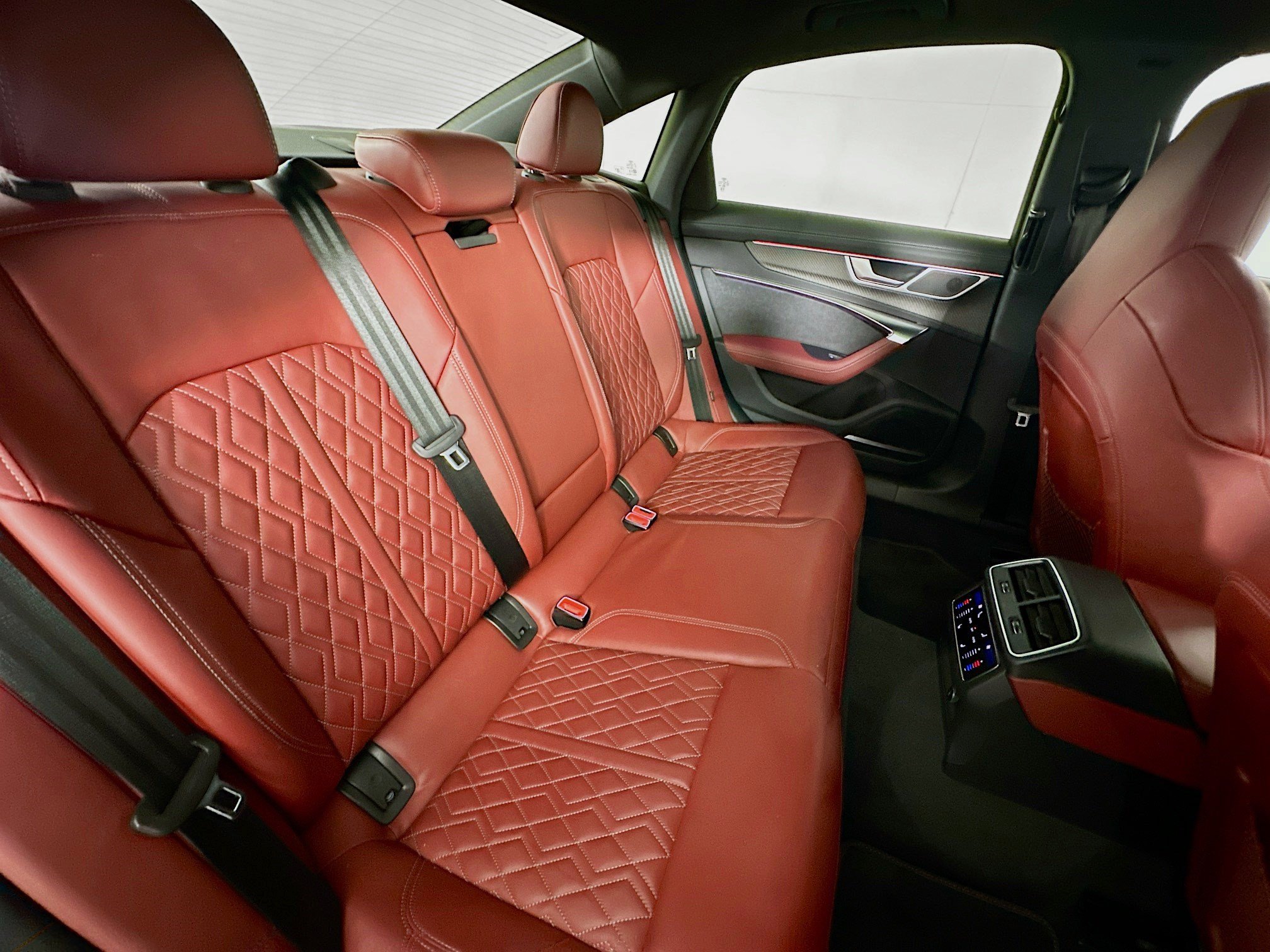 2025 Audi S6 28