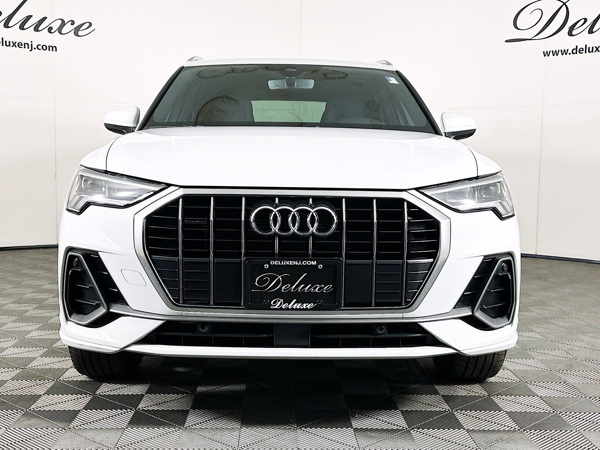 2024 Audi Q3 45 TFSI S line Premium photo 2