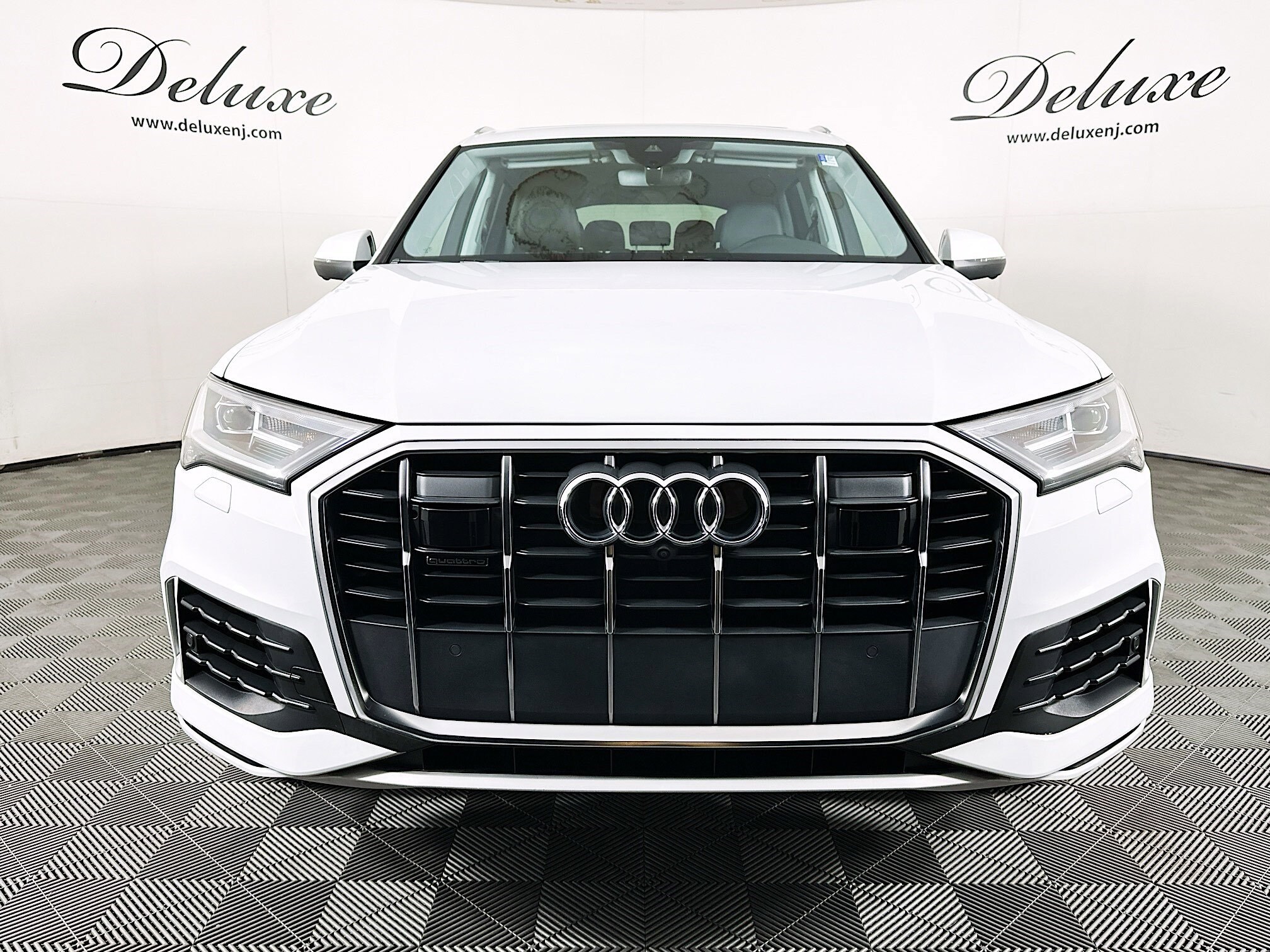 2023 Audi Q7 55 Premium Plus photo 2