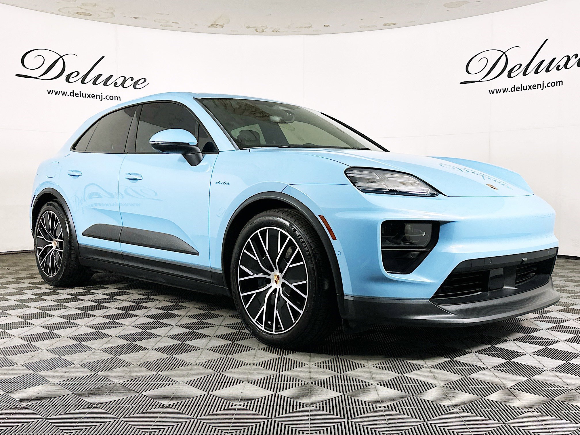 2024 Porsche Macan Macan 4 Electric's photo