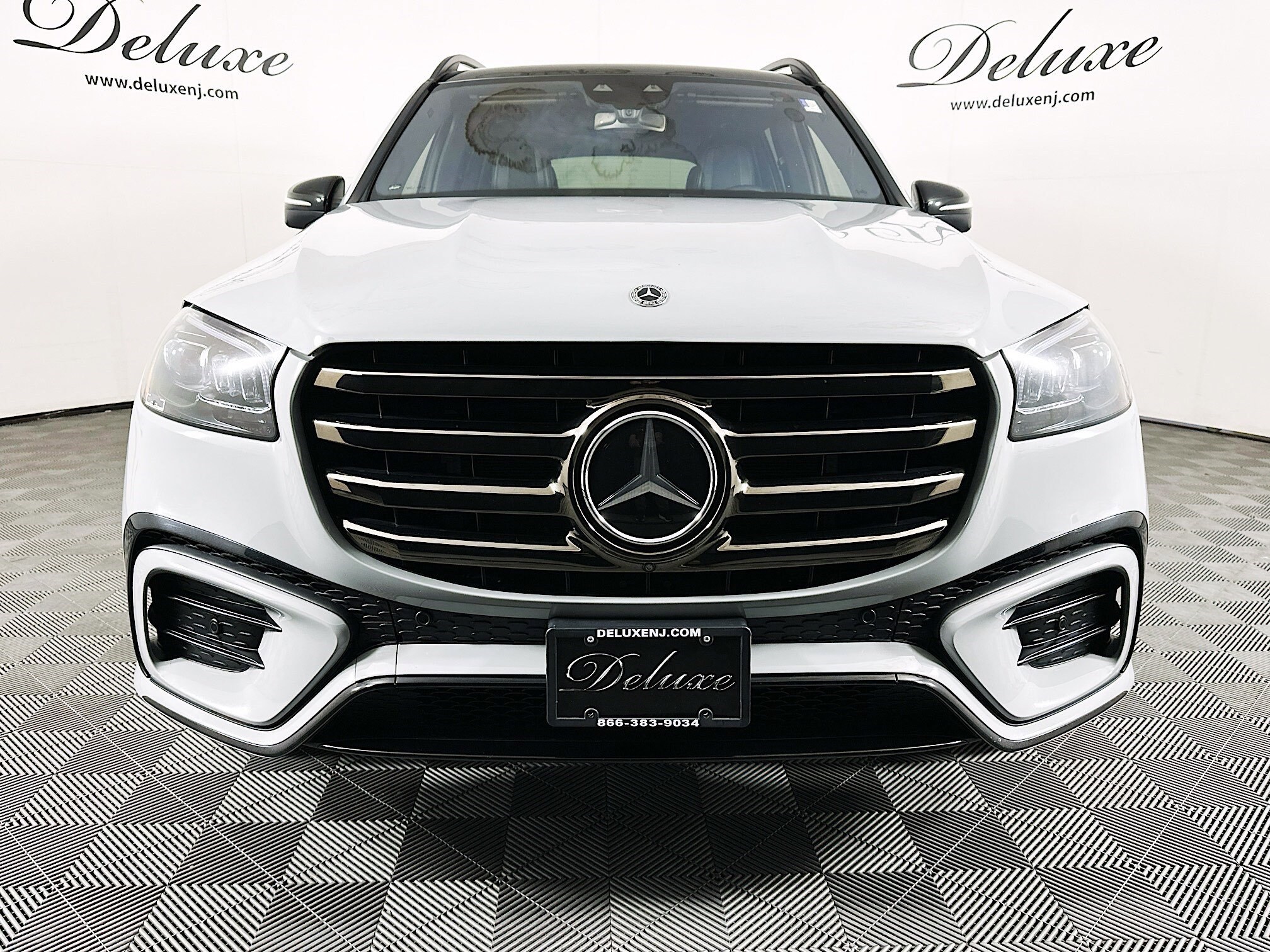 2024 Mercedes Benz GLS 580 4MATIC photo 2