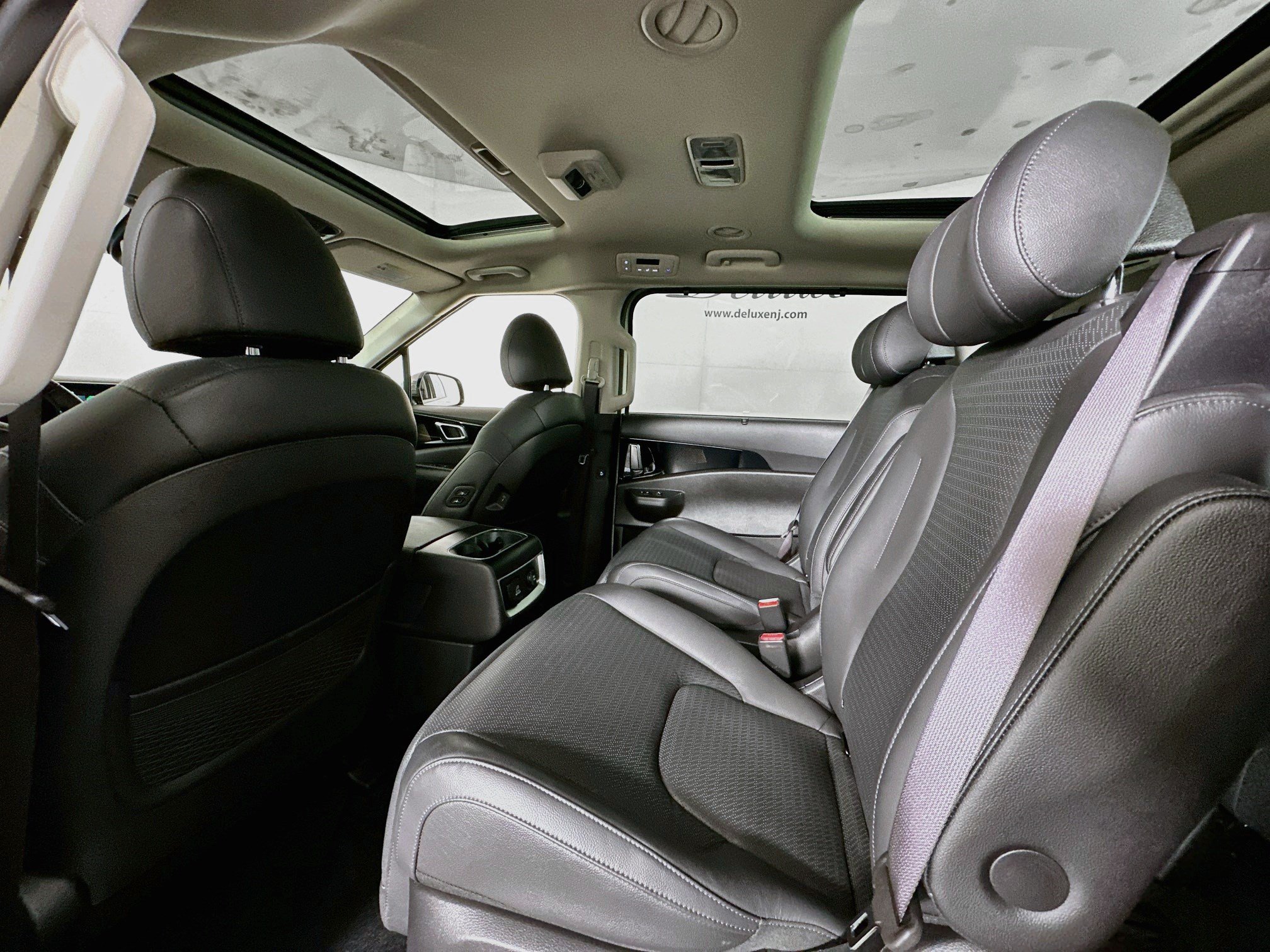 2025 Kia Carnival 24