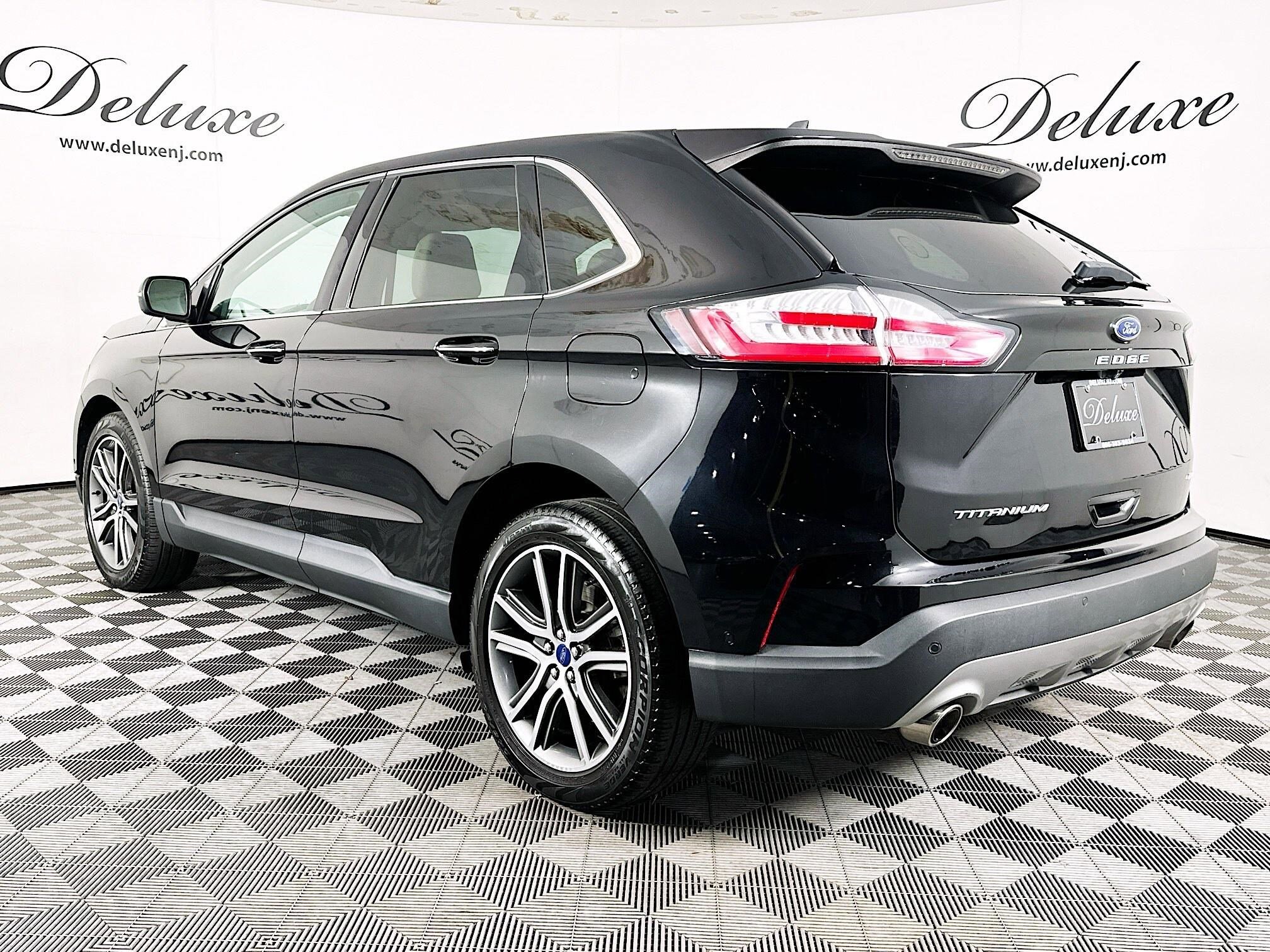 2021 Ford Edge Titanium photo 4
