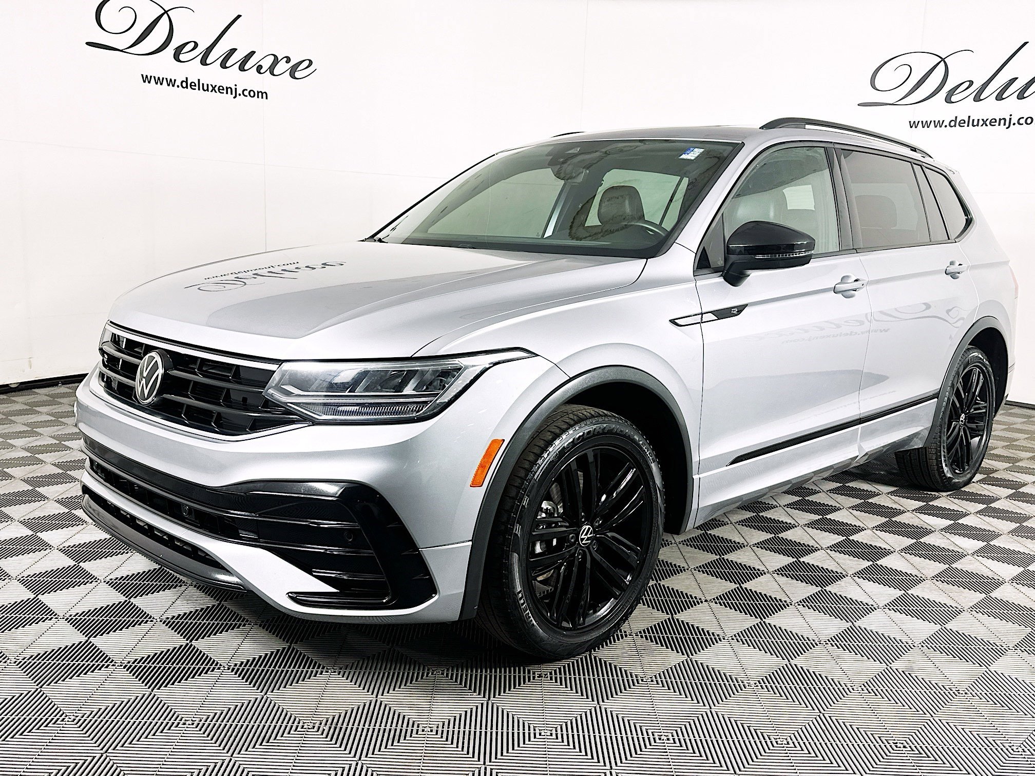 2022 Volkswagen Tiguan SE R-Line Black photo 3