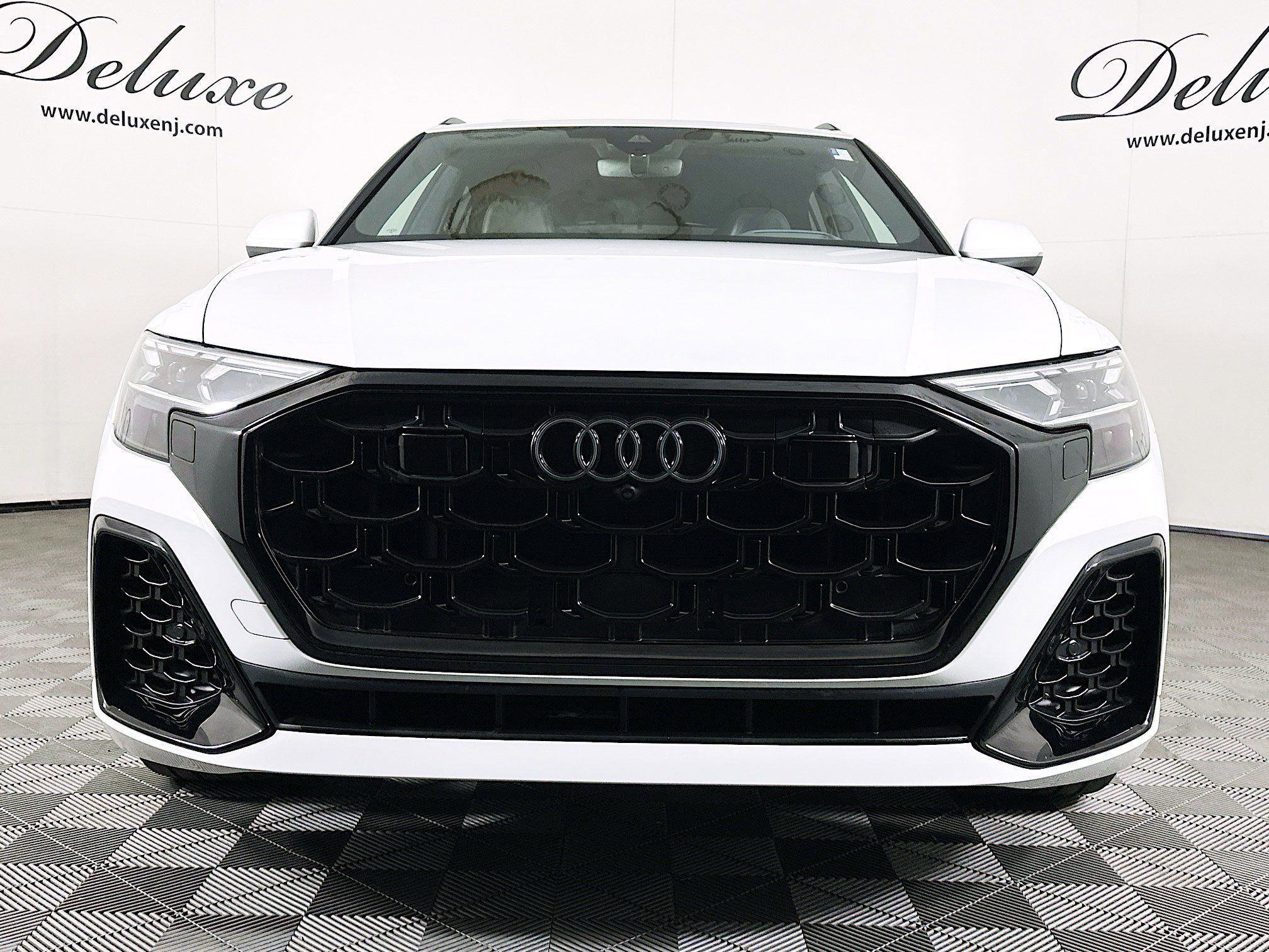 2024 Audi Q8 55 Prestige line photo 2