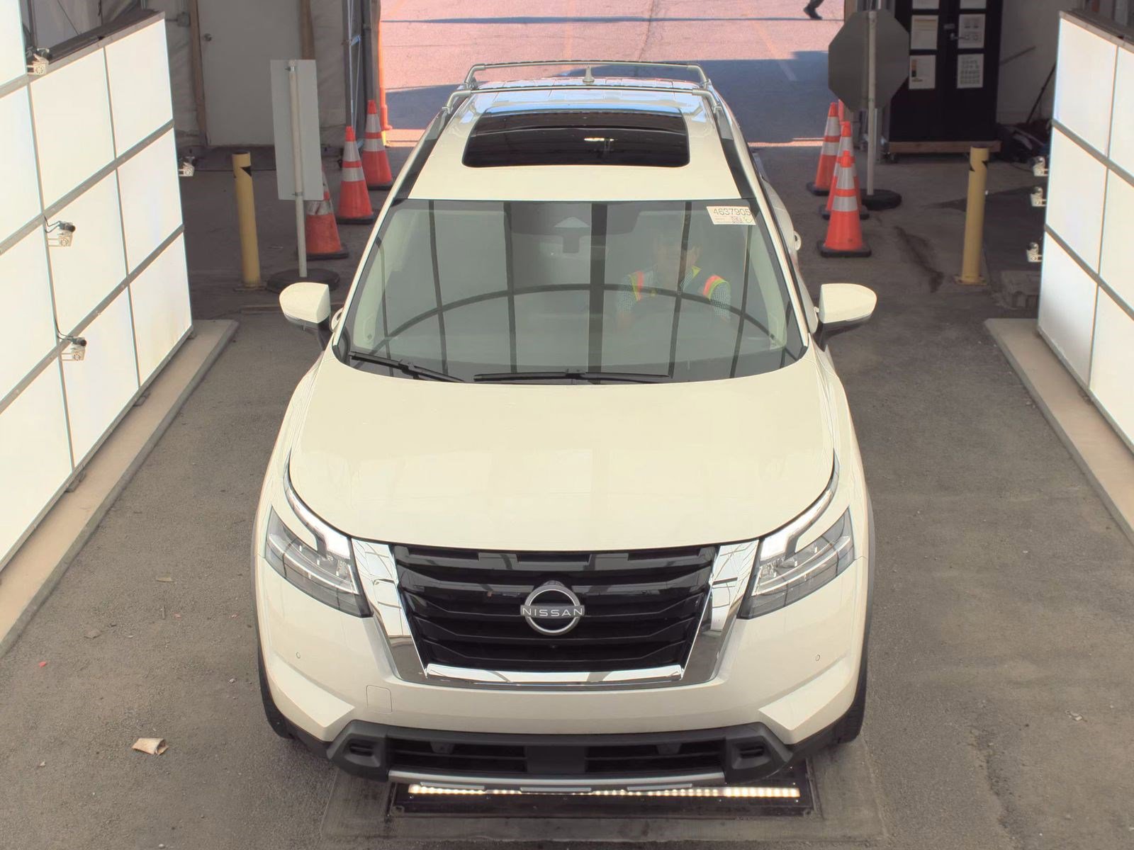 2024 Nissan Pathfinder SL photo 3