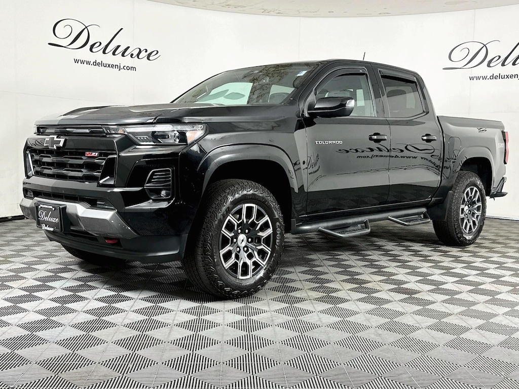 Used 2023 Chevrolet Colorado Z71 4WD Crew-Cab Pickup-Truck,