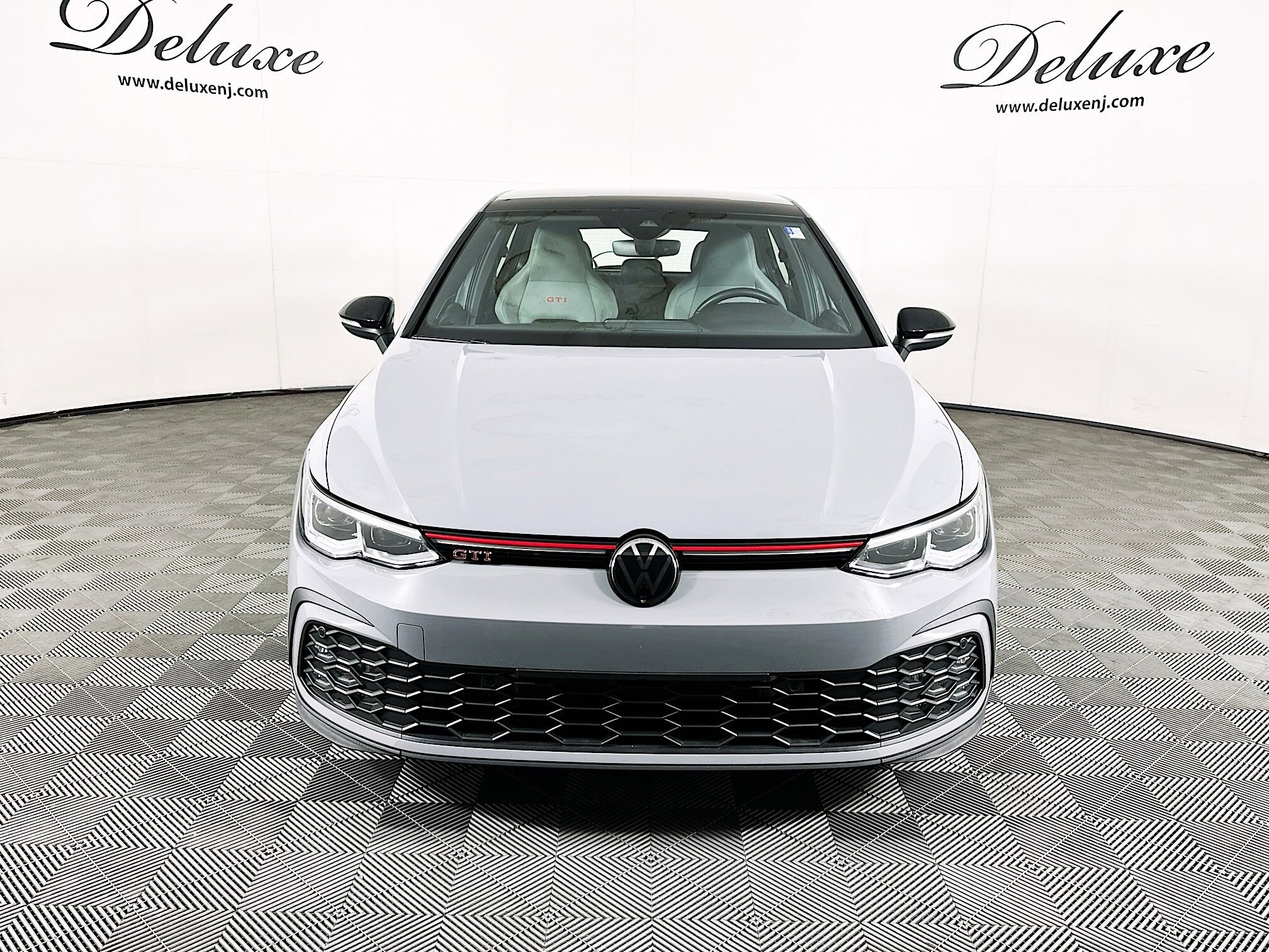 2024 Volkswagen Golf GTI 380 SE photo 2