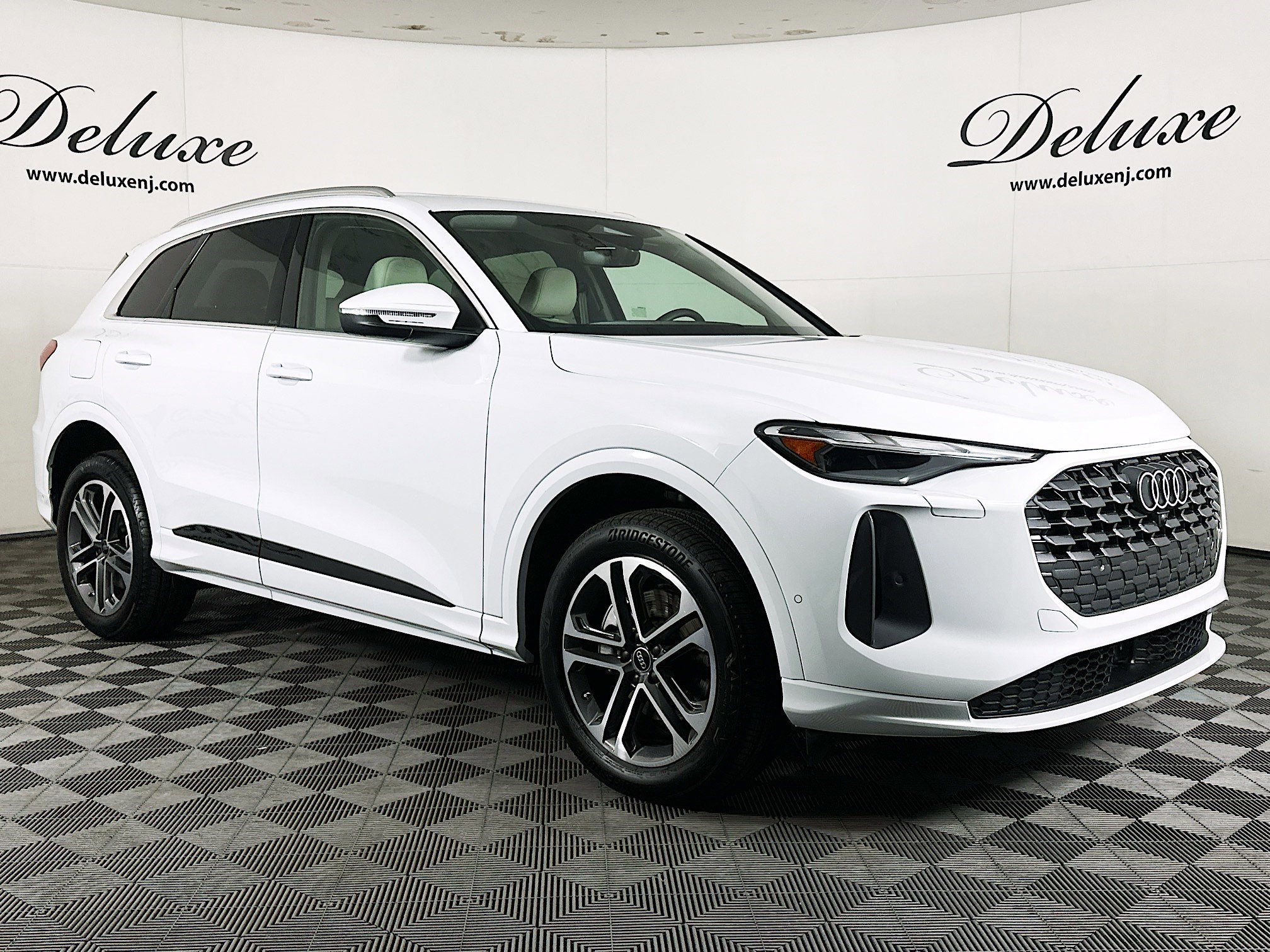 2025 Audi New Q5 Premium's photo