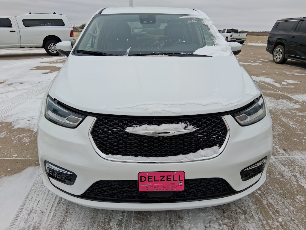 Used 2023 Chrysler Pacifica TOURING L