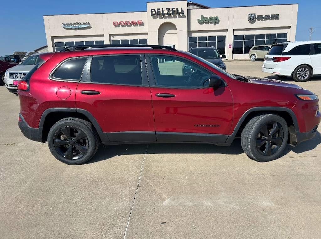 Used 2016 Jeep Cherokee ALTITUDE
