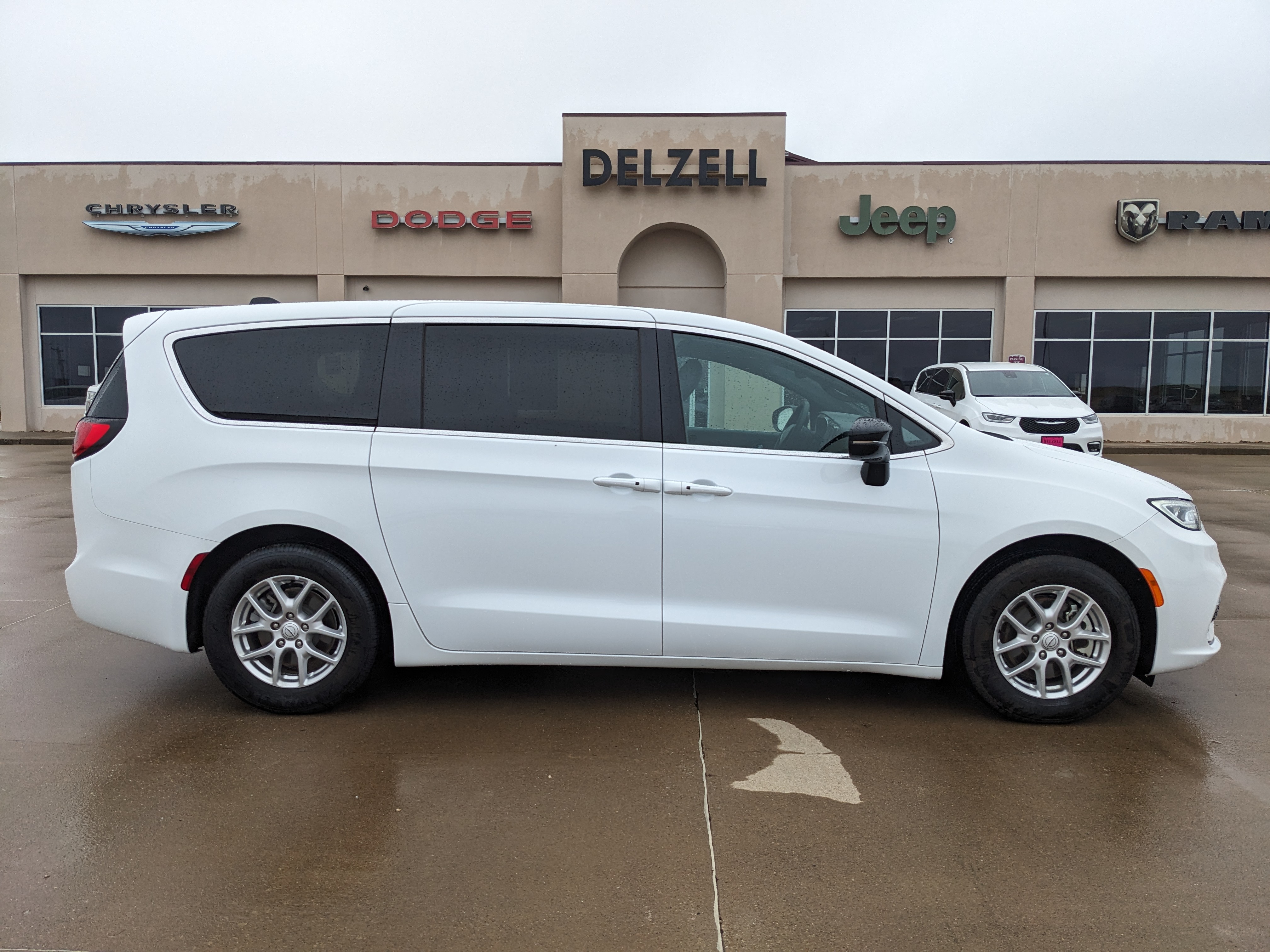 2026 Chrysler Pacifica Select