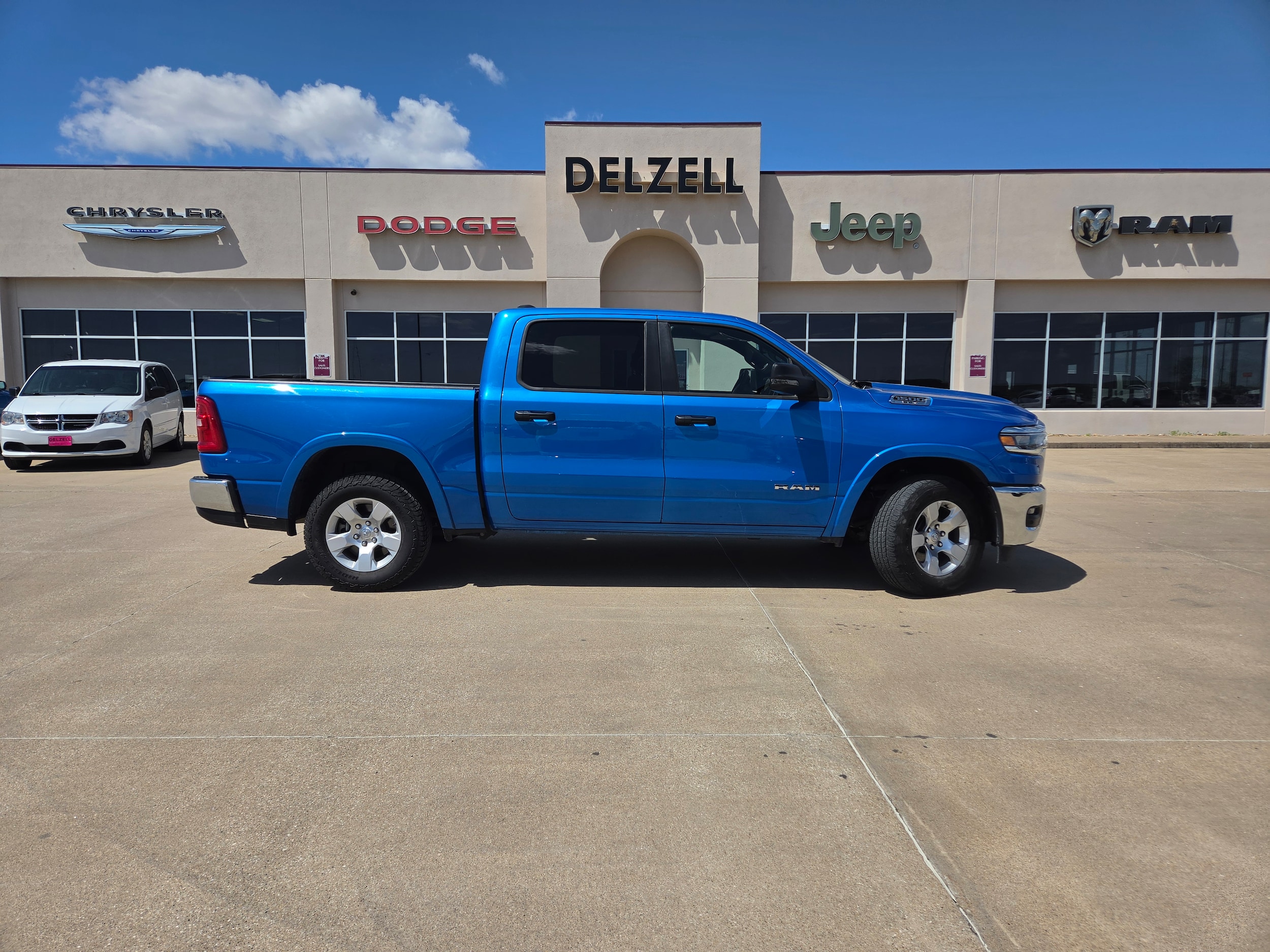 2025 RAM 1500 Big Horn/Lone Star 4x4 Crew Cab 5'7's photo