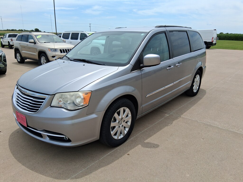 Used 2013 Chrysler Town & Country TOURING