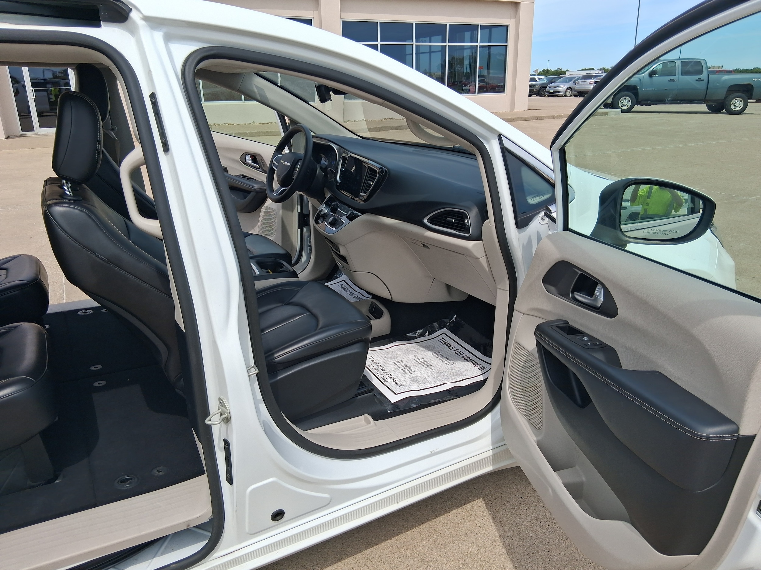 2023 Chrysler Pacifica Touring L - Photo 19