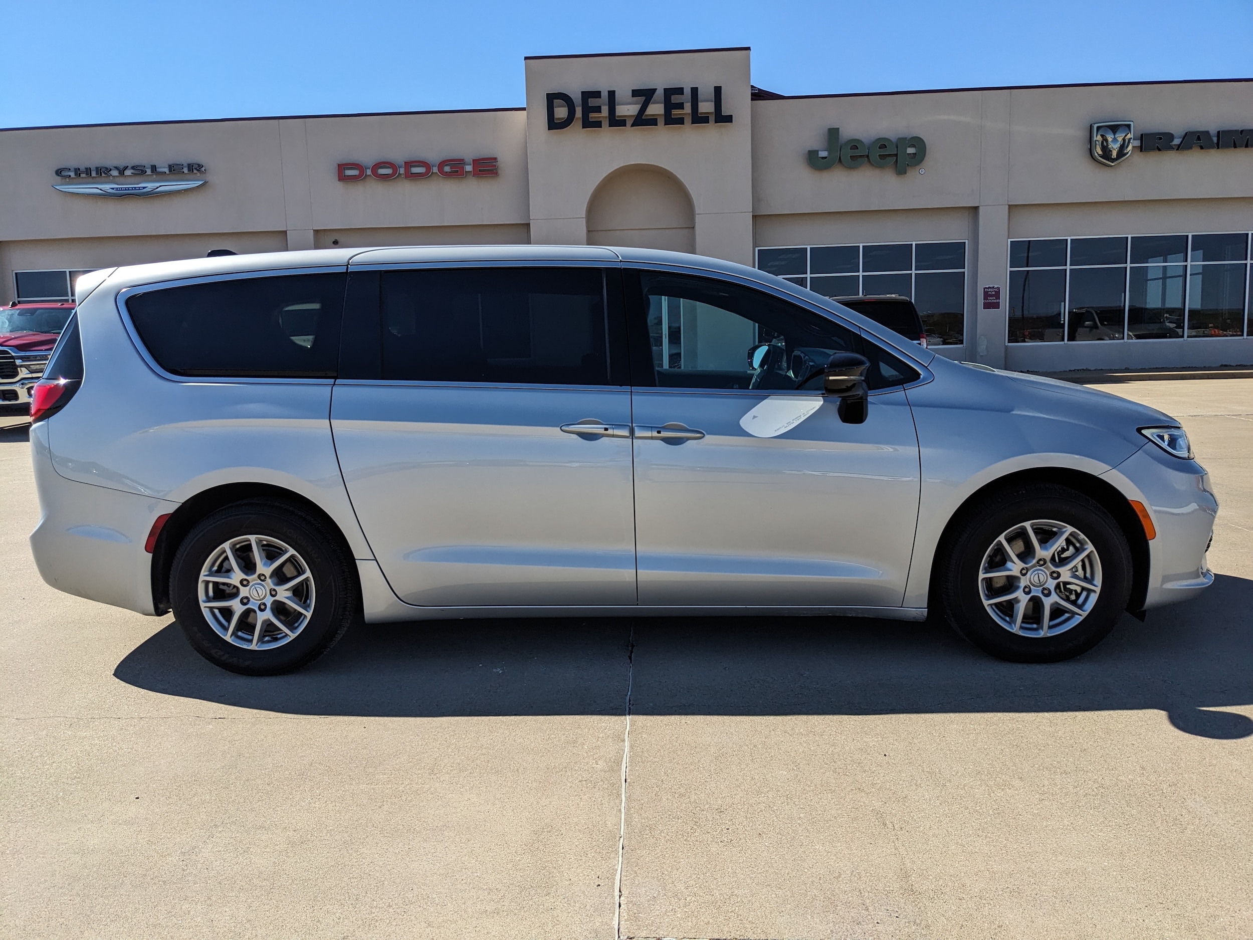 2026 Chrysler Pacifica Select