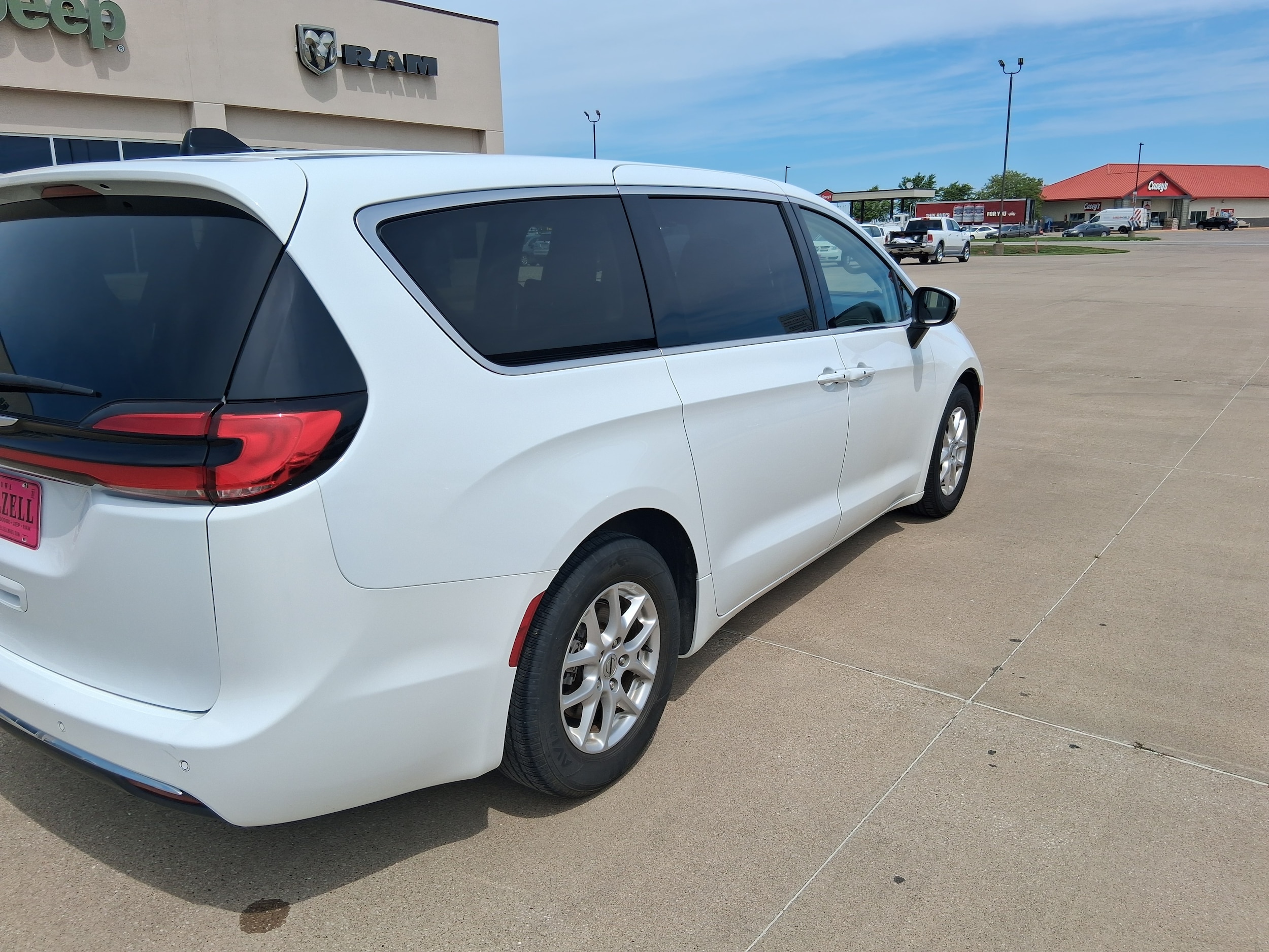 2023 Chrysler Pacifica Touring L - Photo 8
