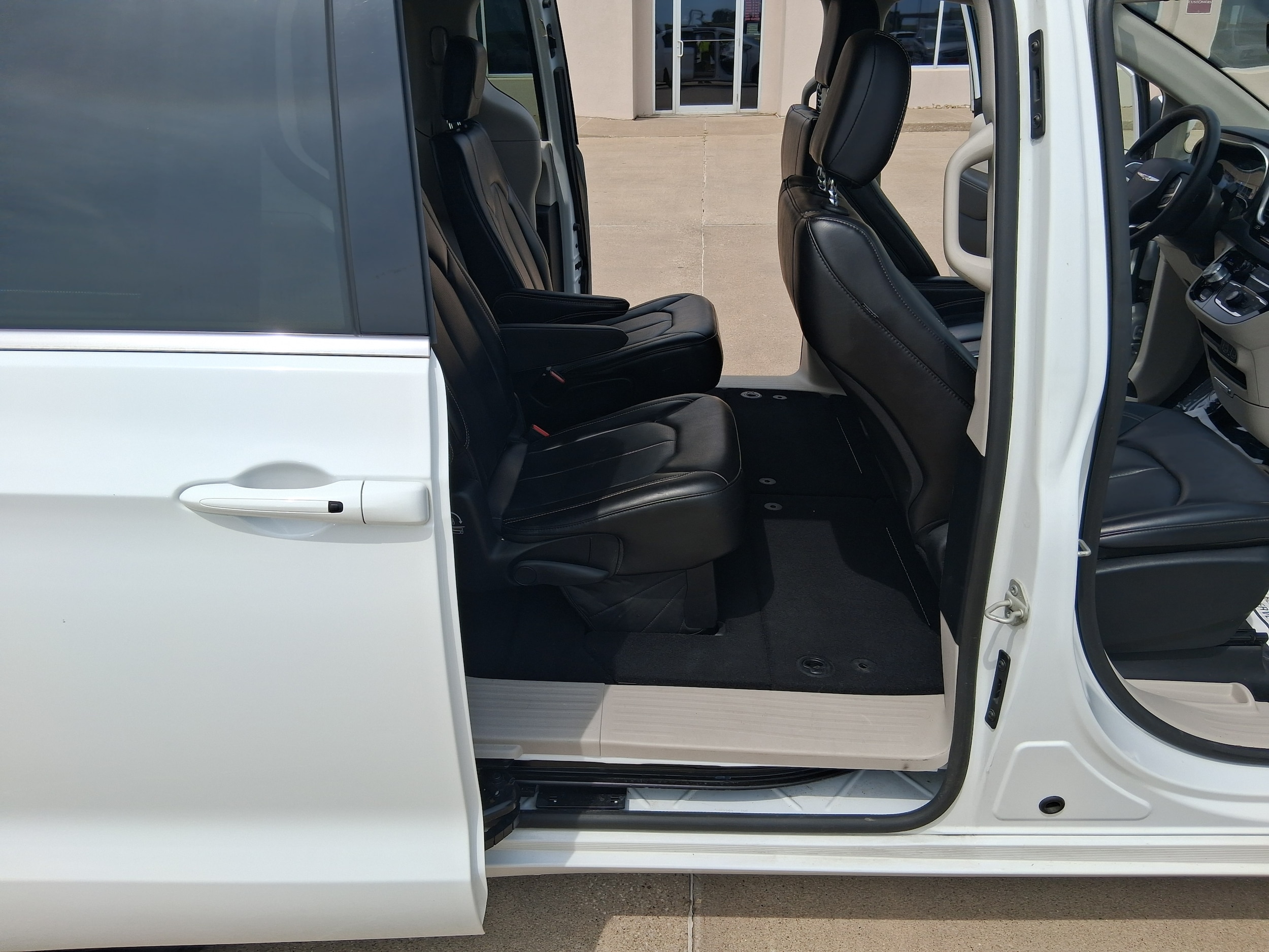 2023 Chrysler Pacifica Touring L - Photo 18