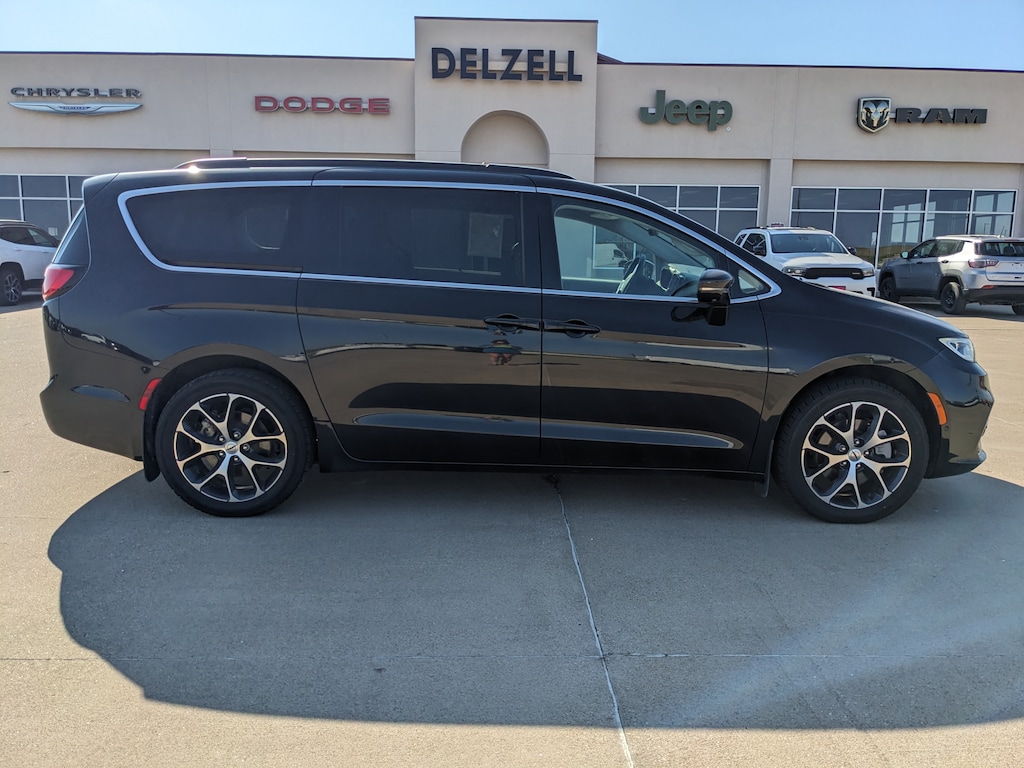 Used 2022 Chrysler Pacifica TOURING L